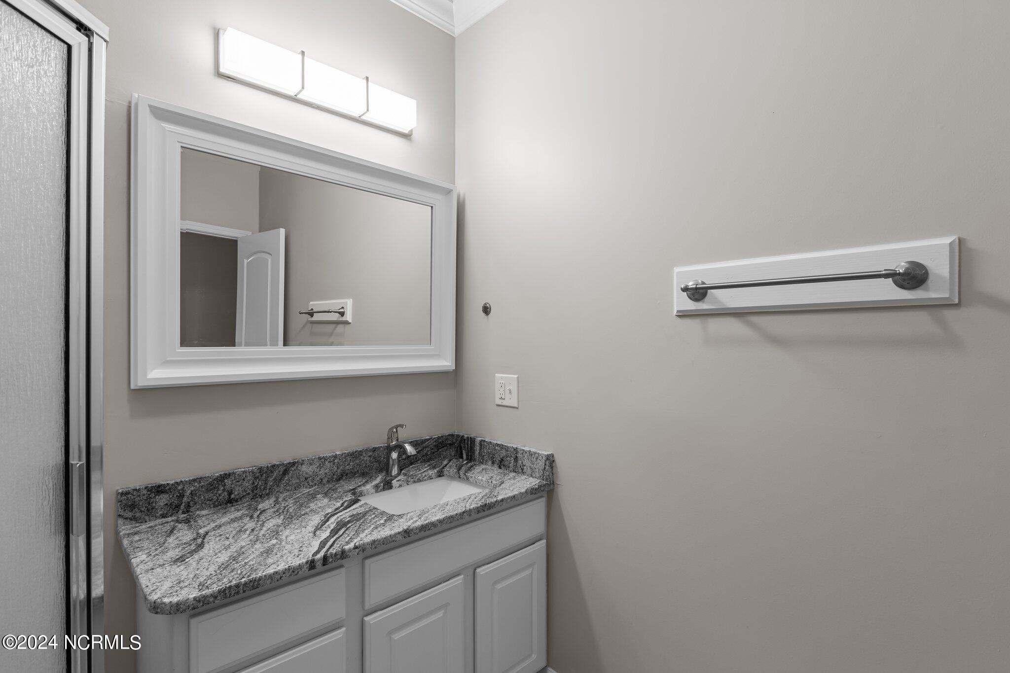 105 Beachwood Drive, 1b