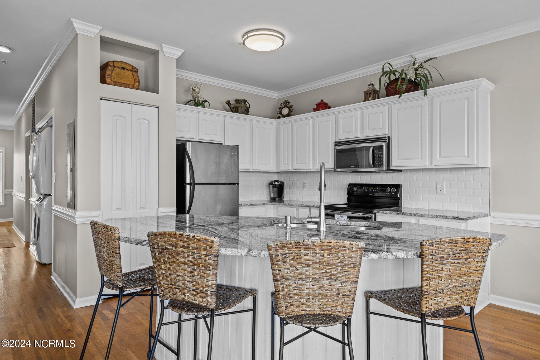 105 Beachwood Drive, 1b