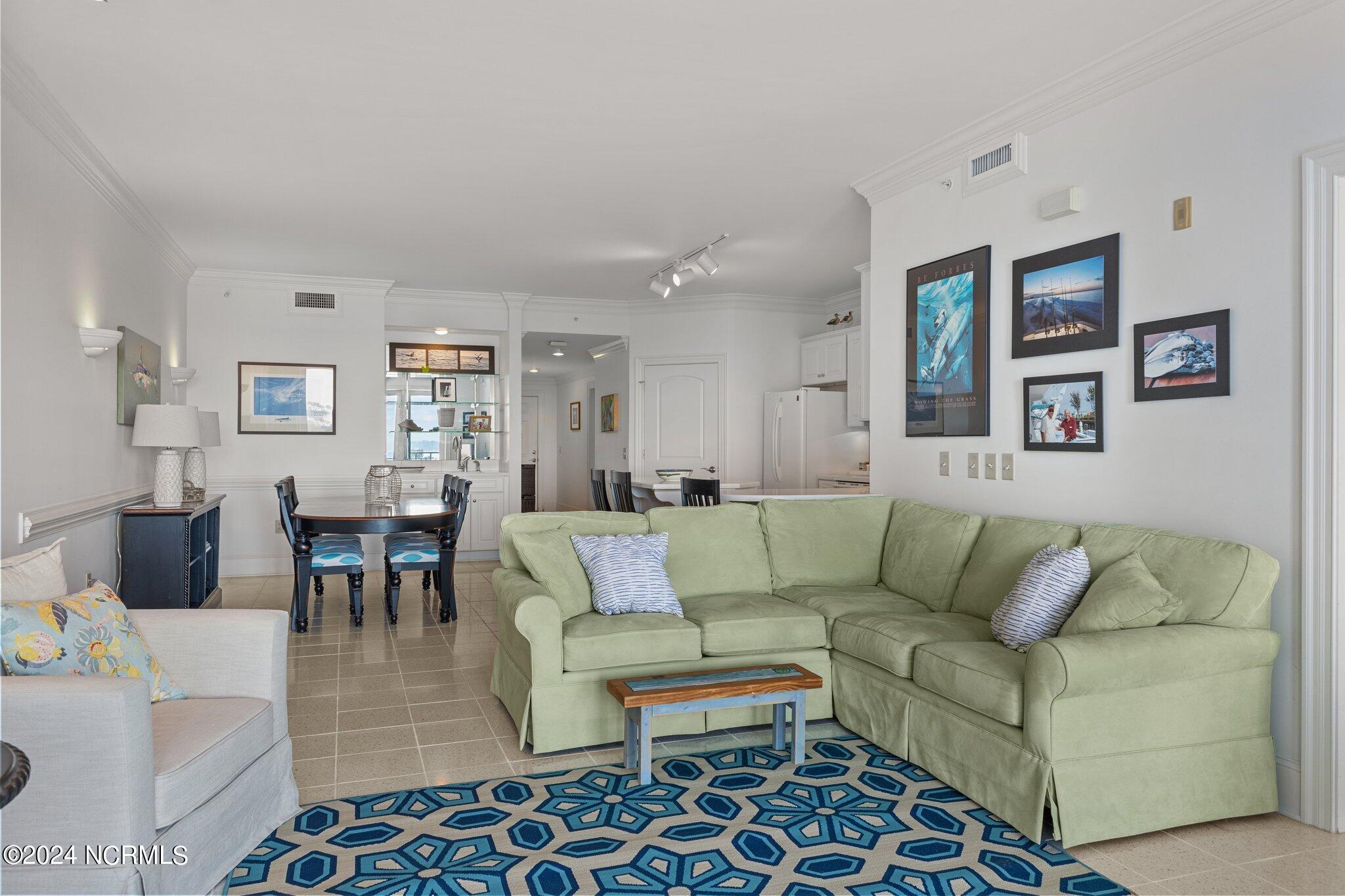 4425 Arendell Street, 606