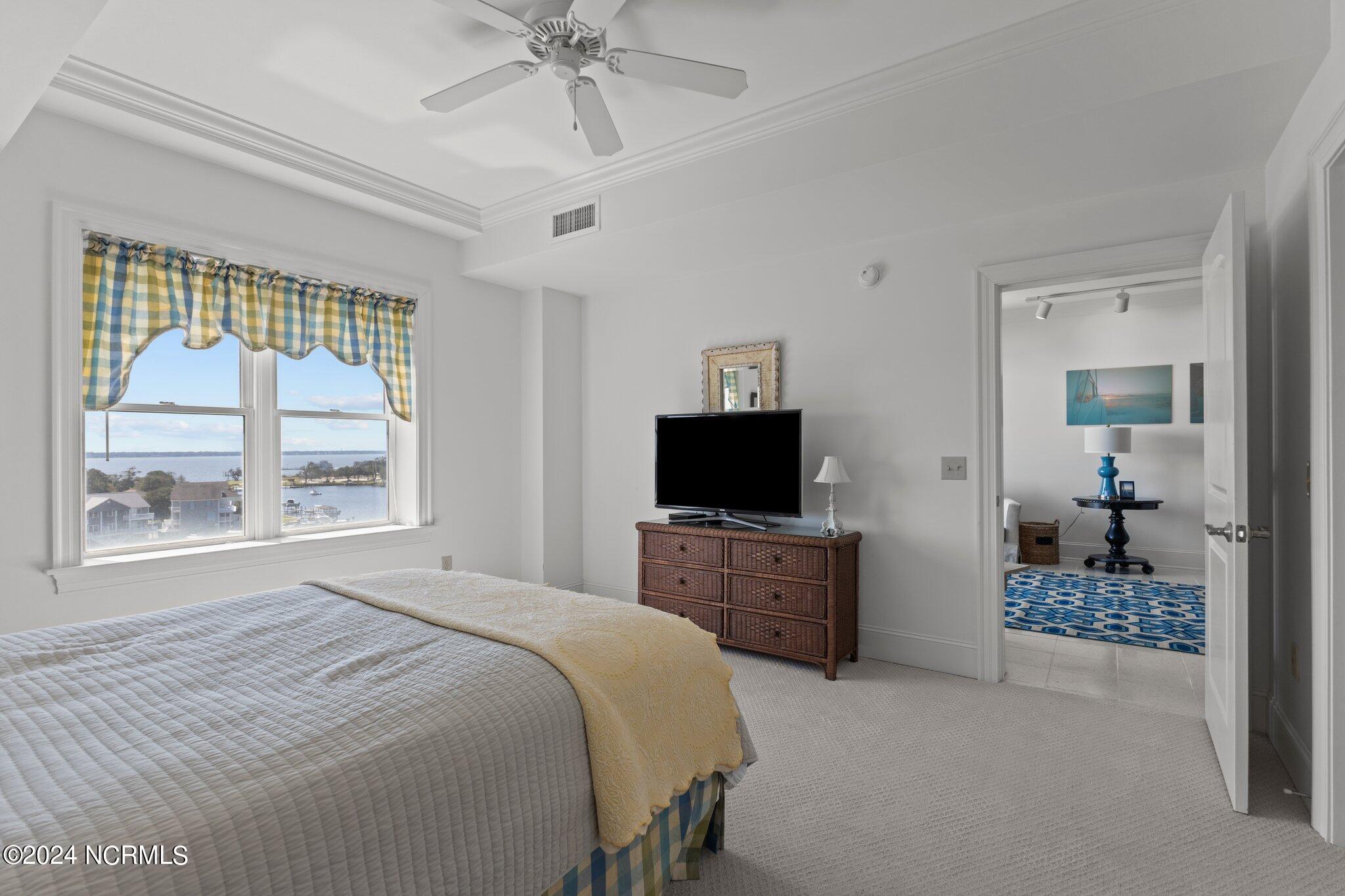 4425 Arendell Street, 606