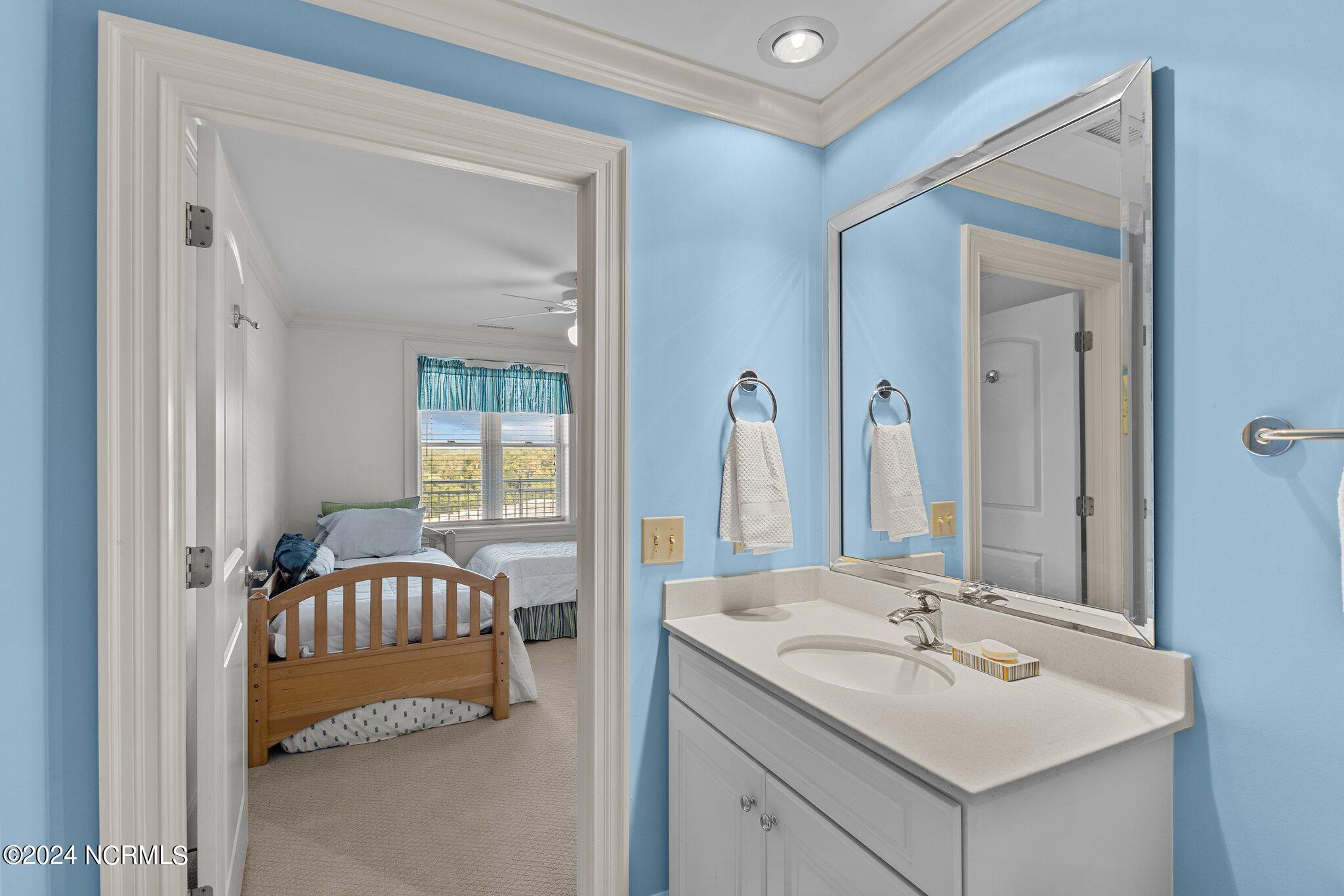 4425 Arendell Street, 606