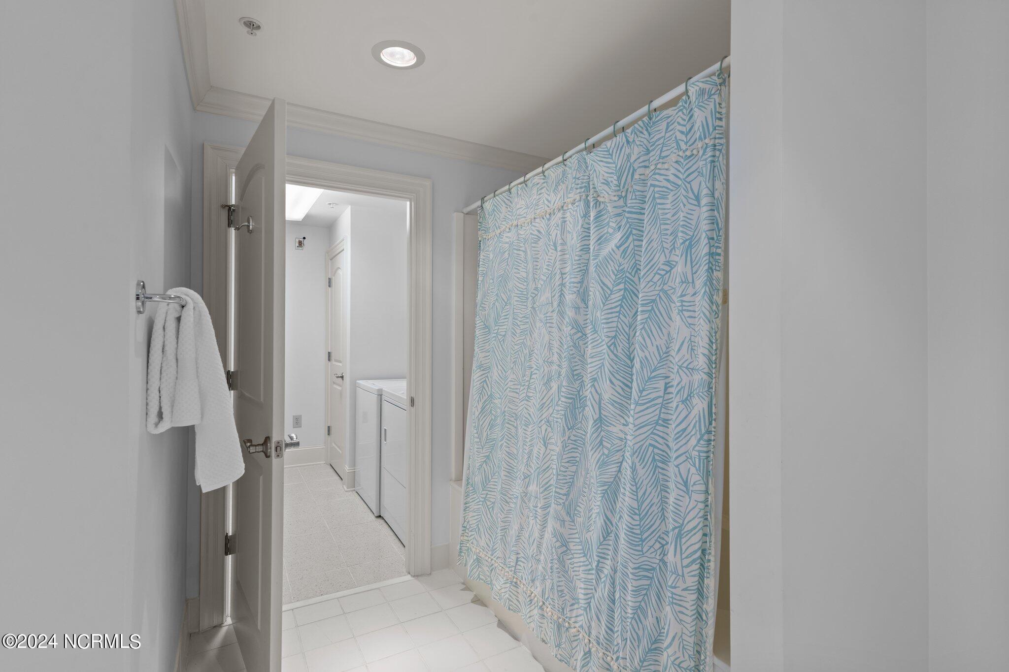 4425 Arendell Street, 606