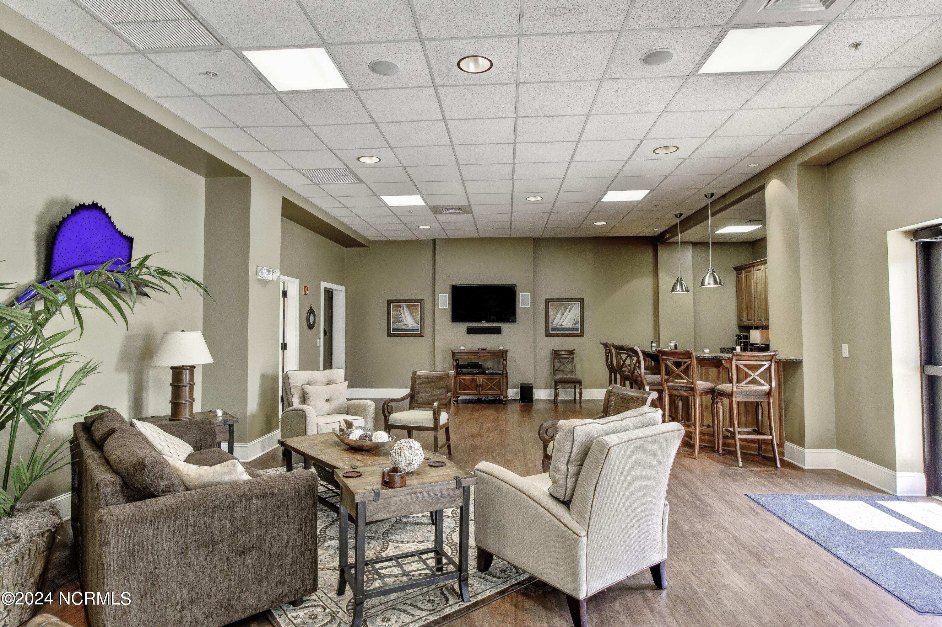 4425 Arendell Street, 606