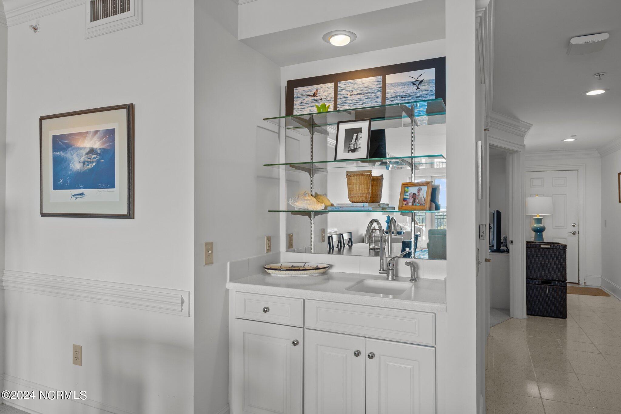 4425 Arendell Street, 606