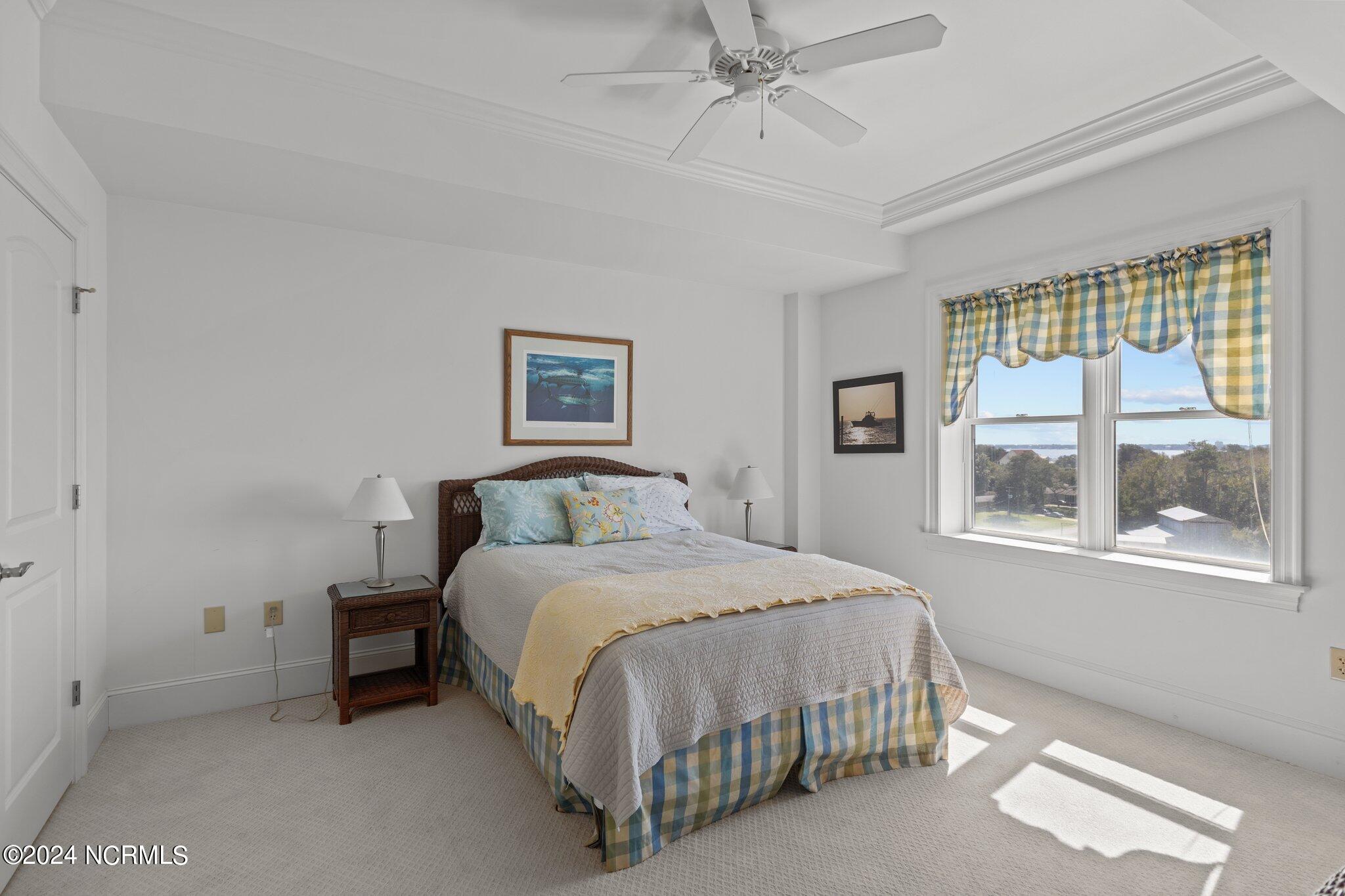 4425 Arendell Street, 606