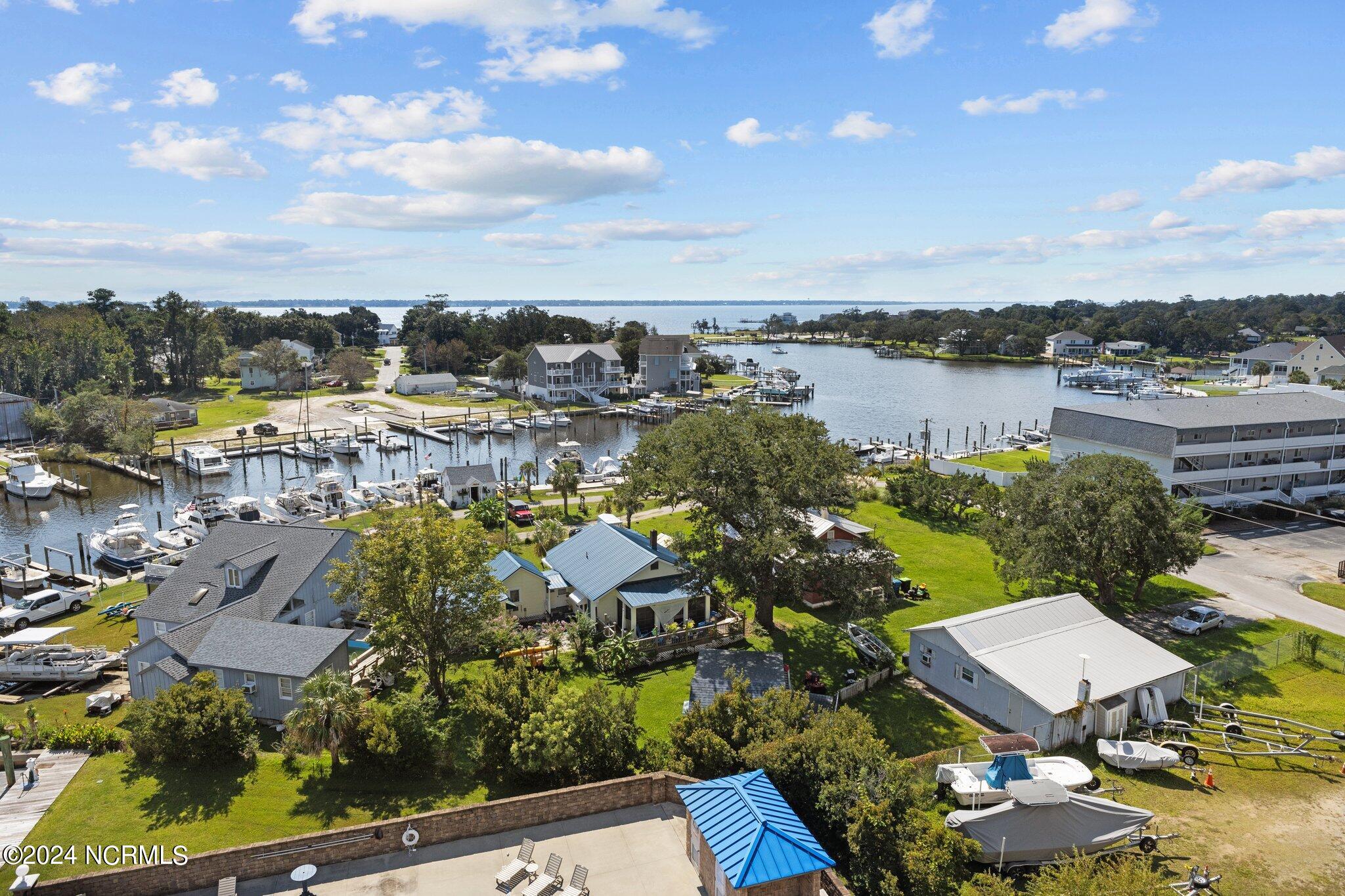 4425 Arendell Street, 606