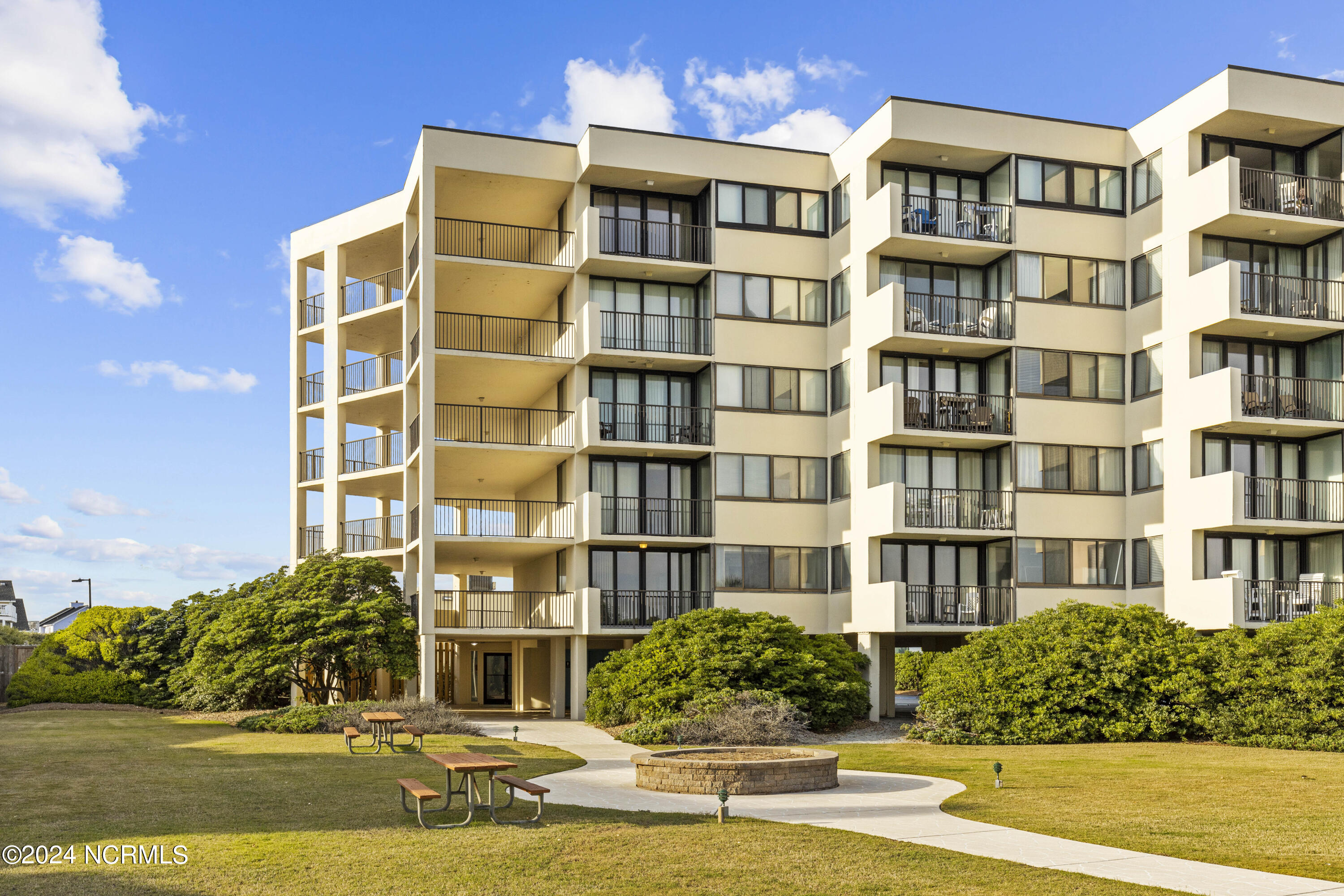 1400 E Ft Macon Road, 324