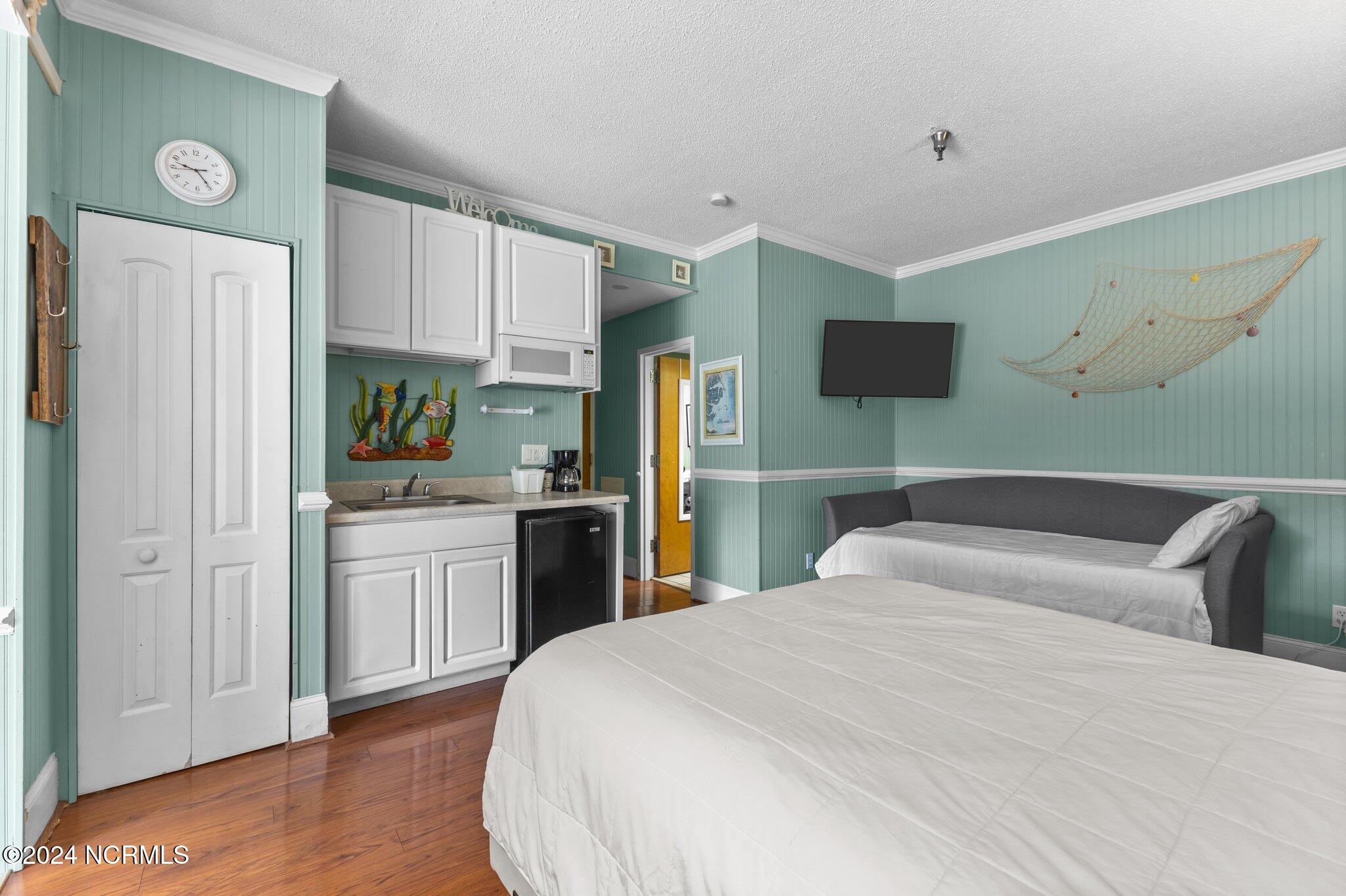602 W Ft Macon Road, 235