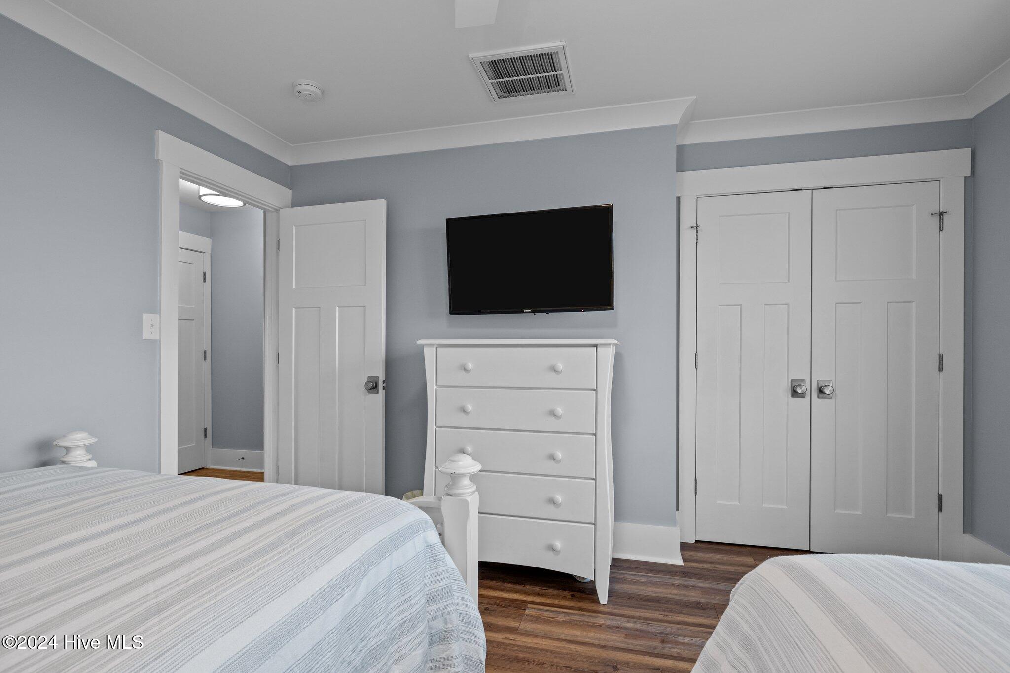 283 Salter Path Road, 100