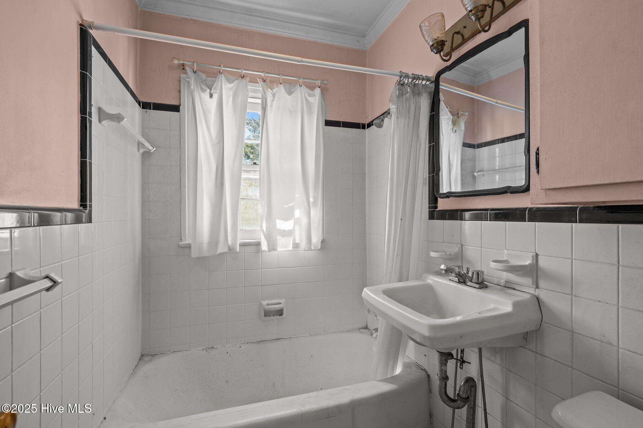 123 Sherwood Boulevard