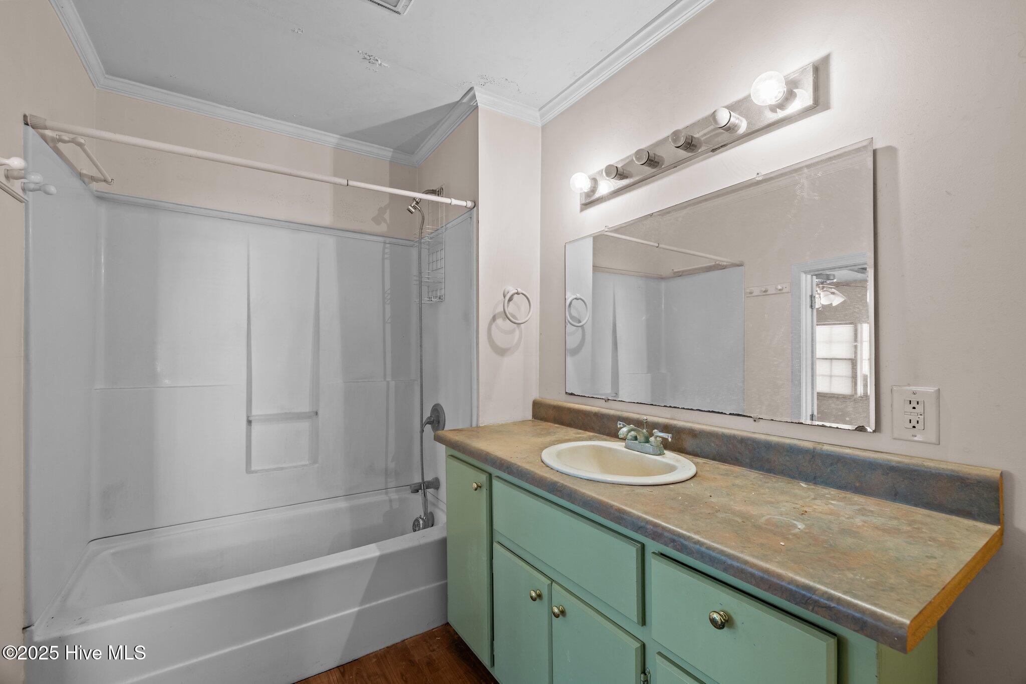 123 Sherwood Boulevard