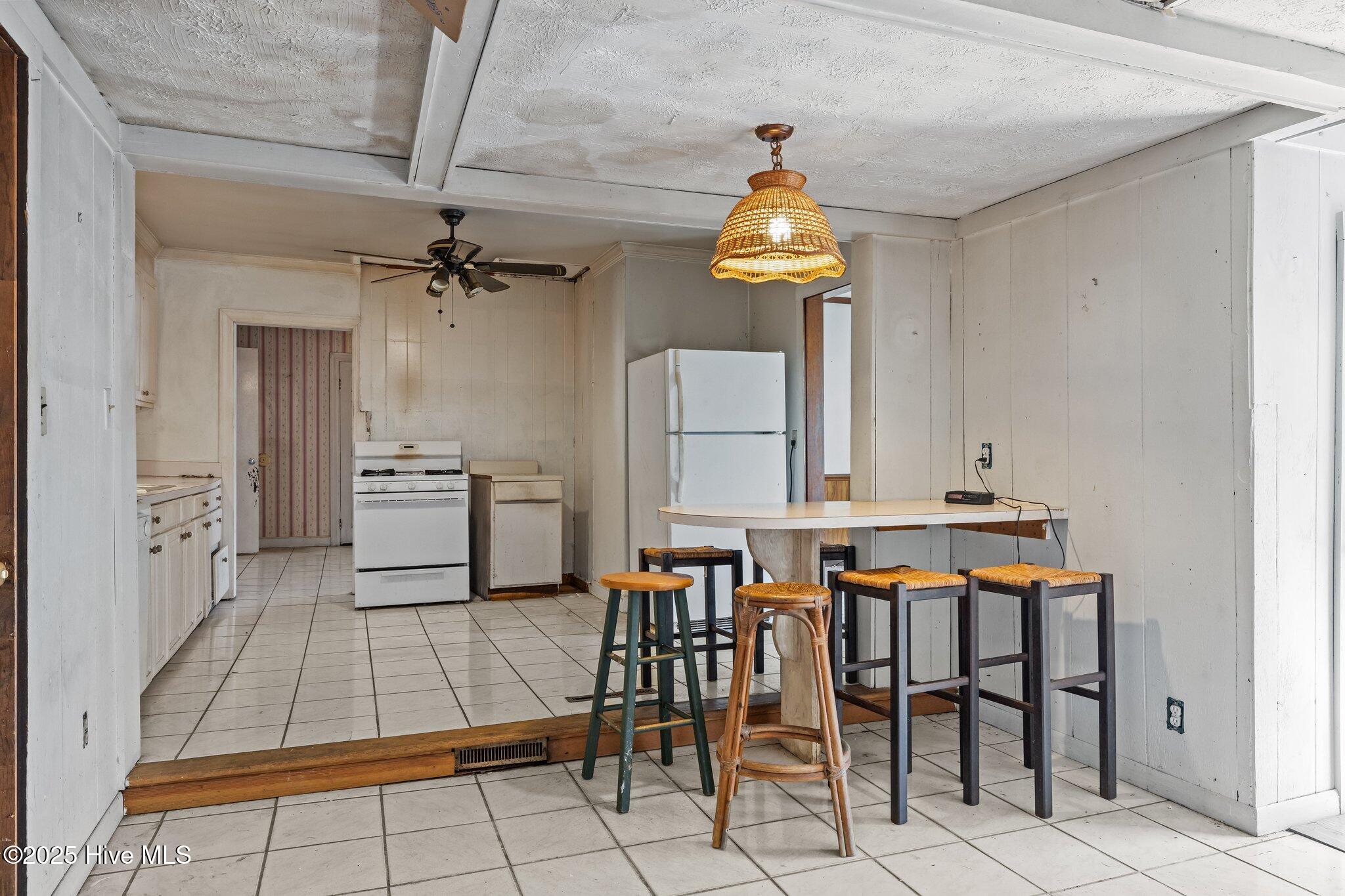 123 Sherwood Boulevard