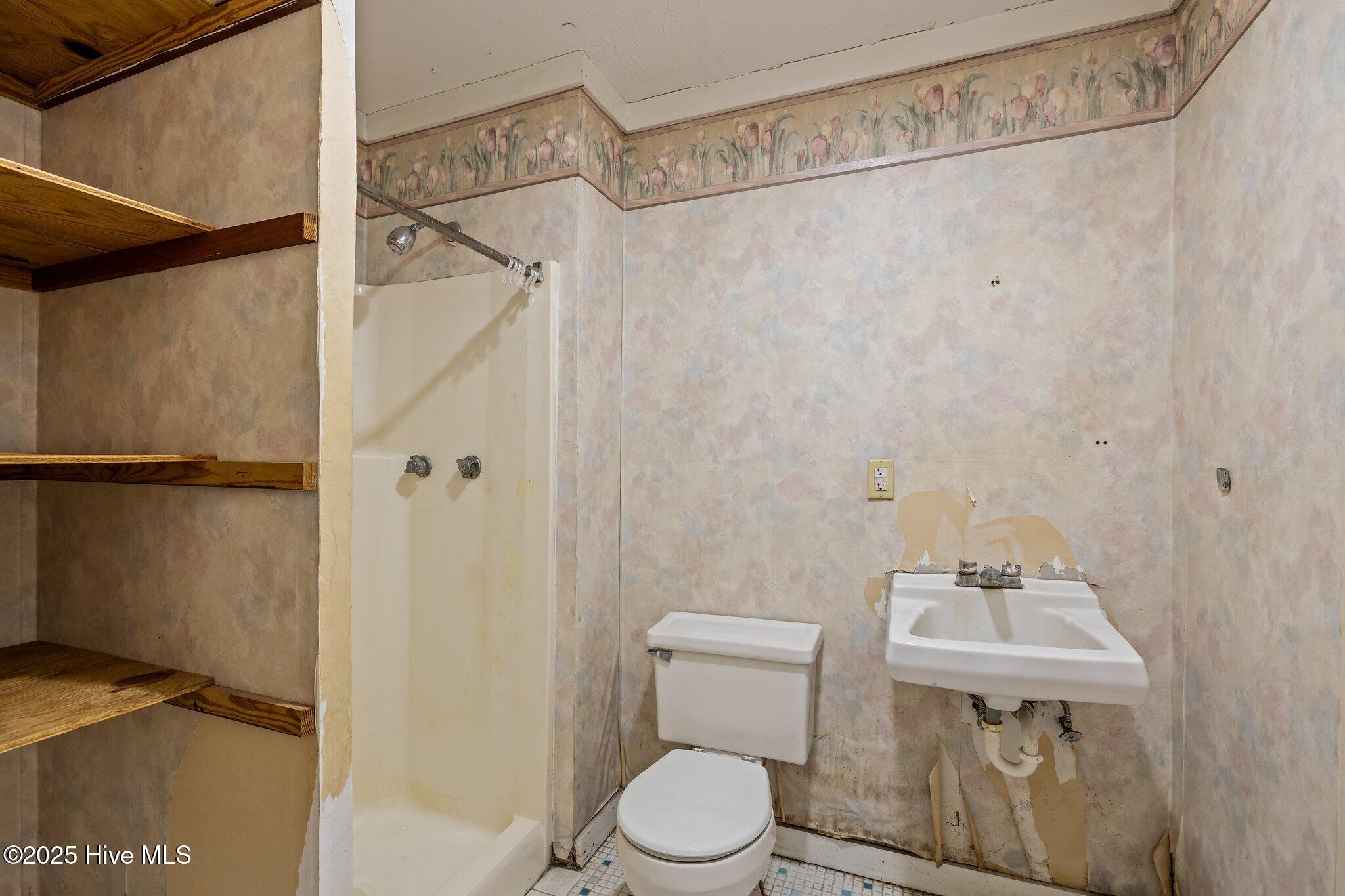 123 Sherwood Boulevard