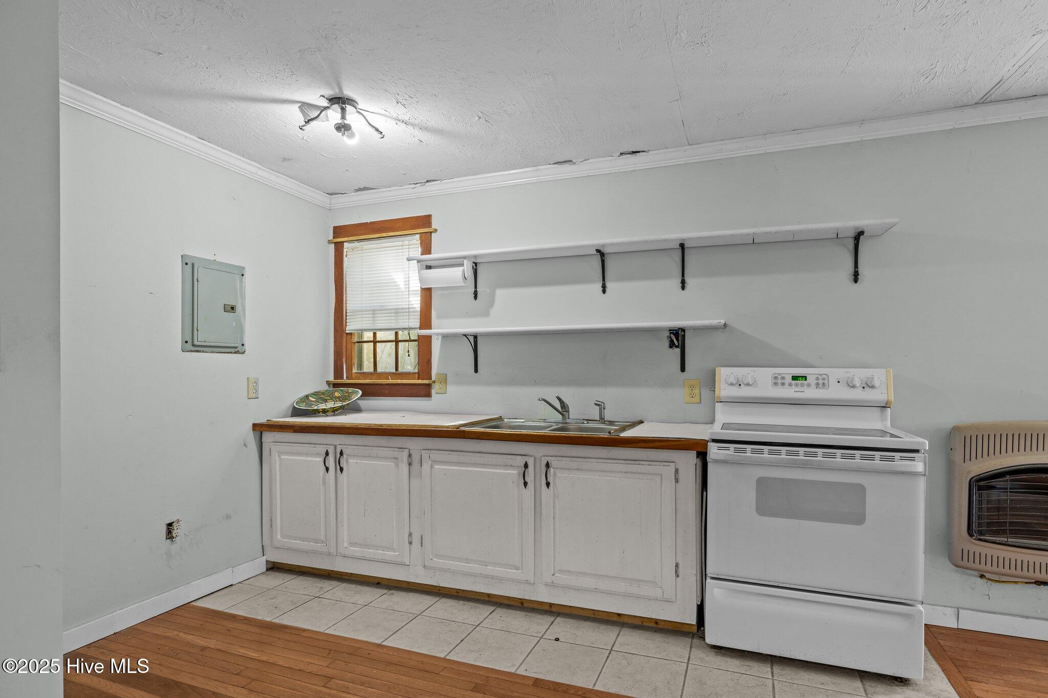 123 Sherwood Boulevard