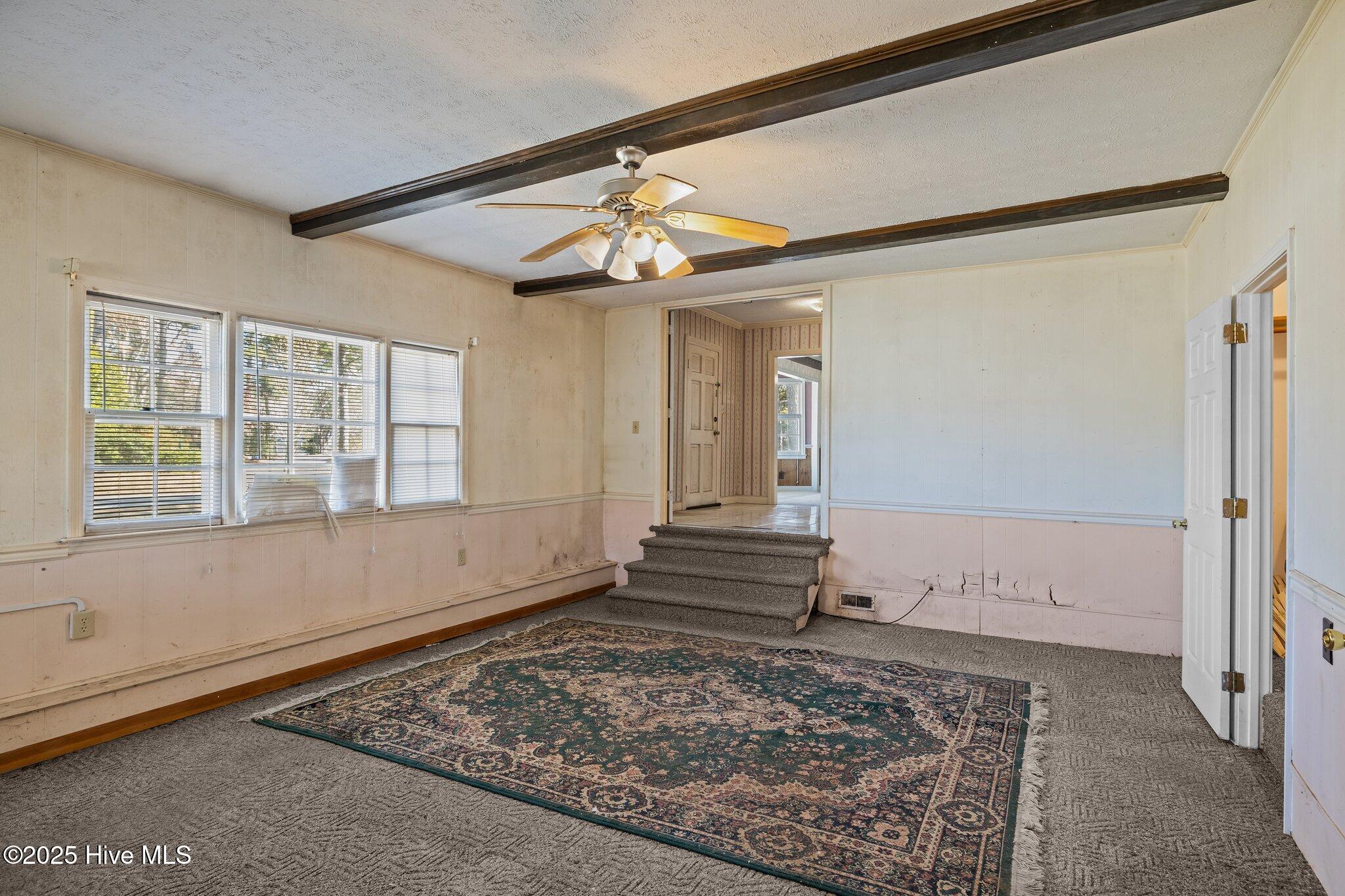 123 Sherwood Boulevard