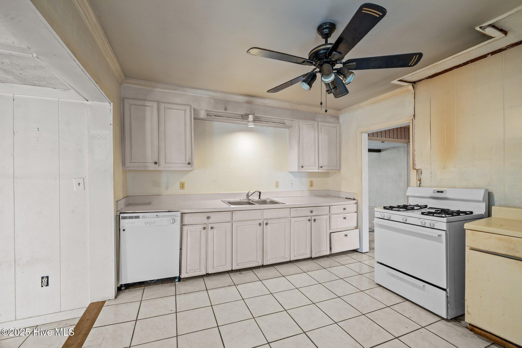 123 Sherwood Boulevard