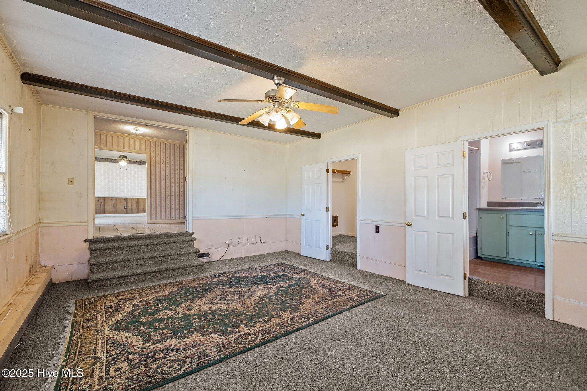 123 Sherwood Boulevard