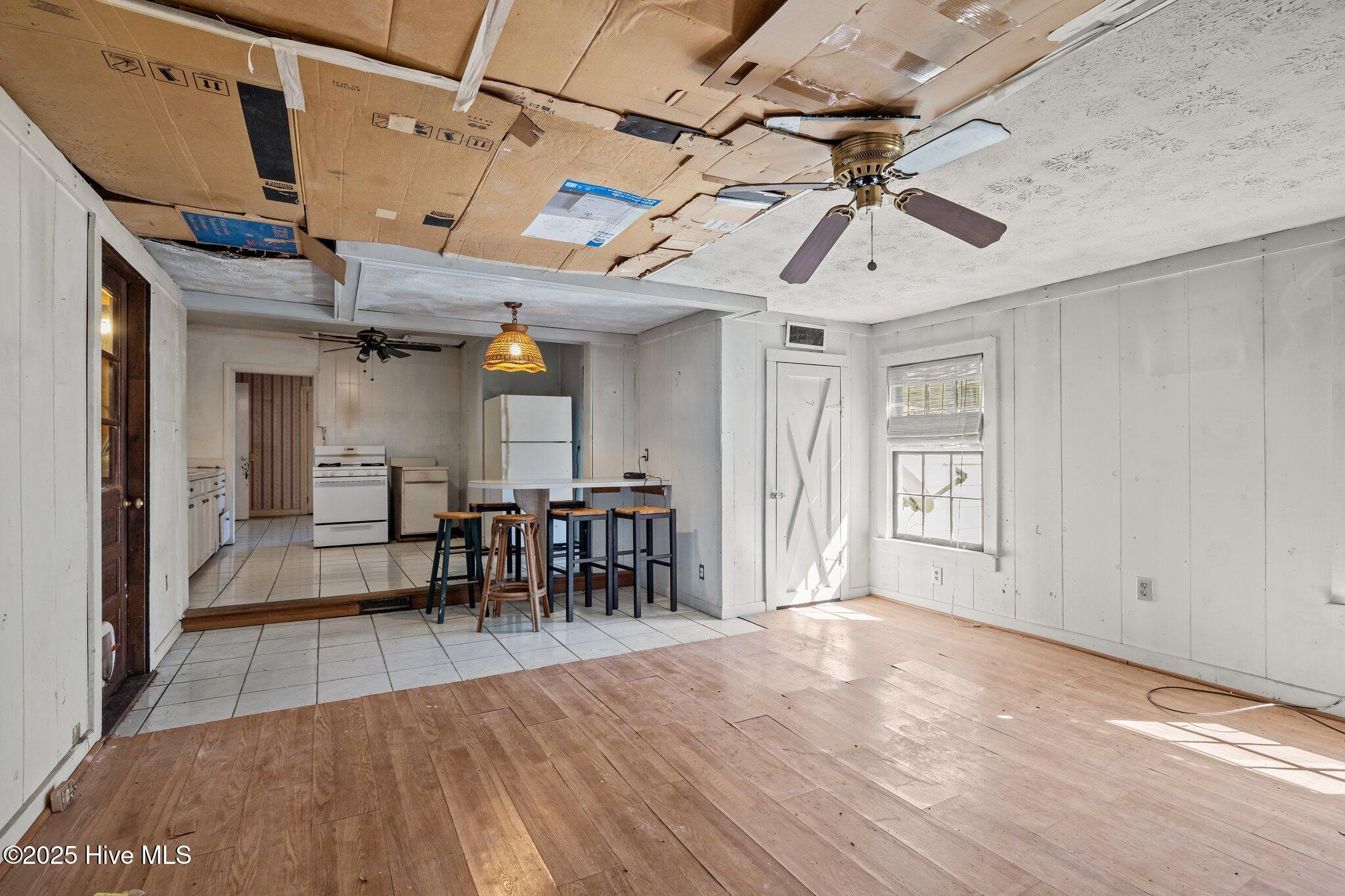 123 Sherwood Boulevard