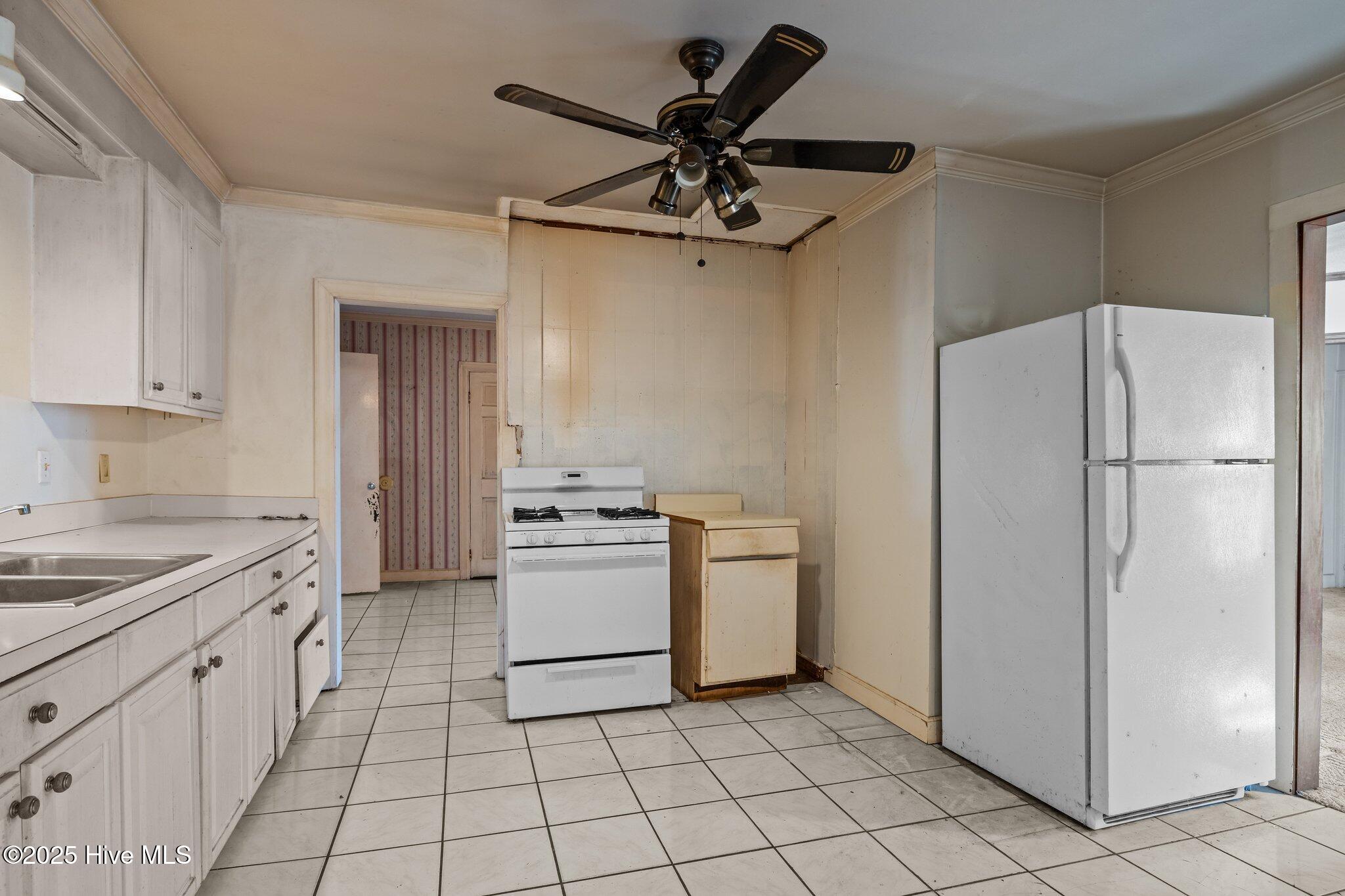 123 Sherwood Boulevard