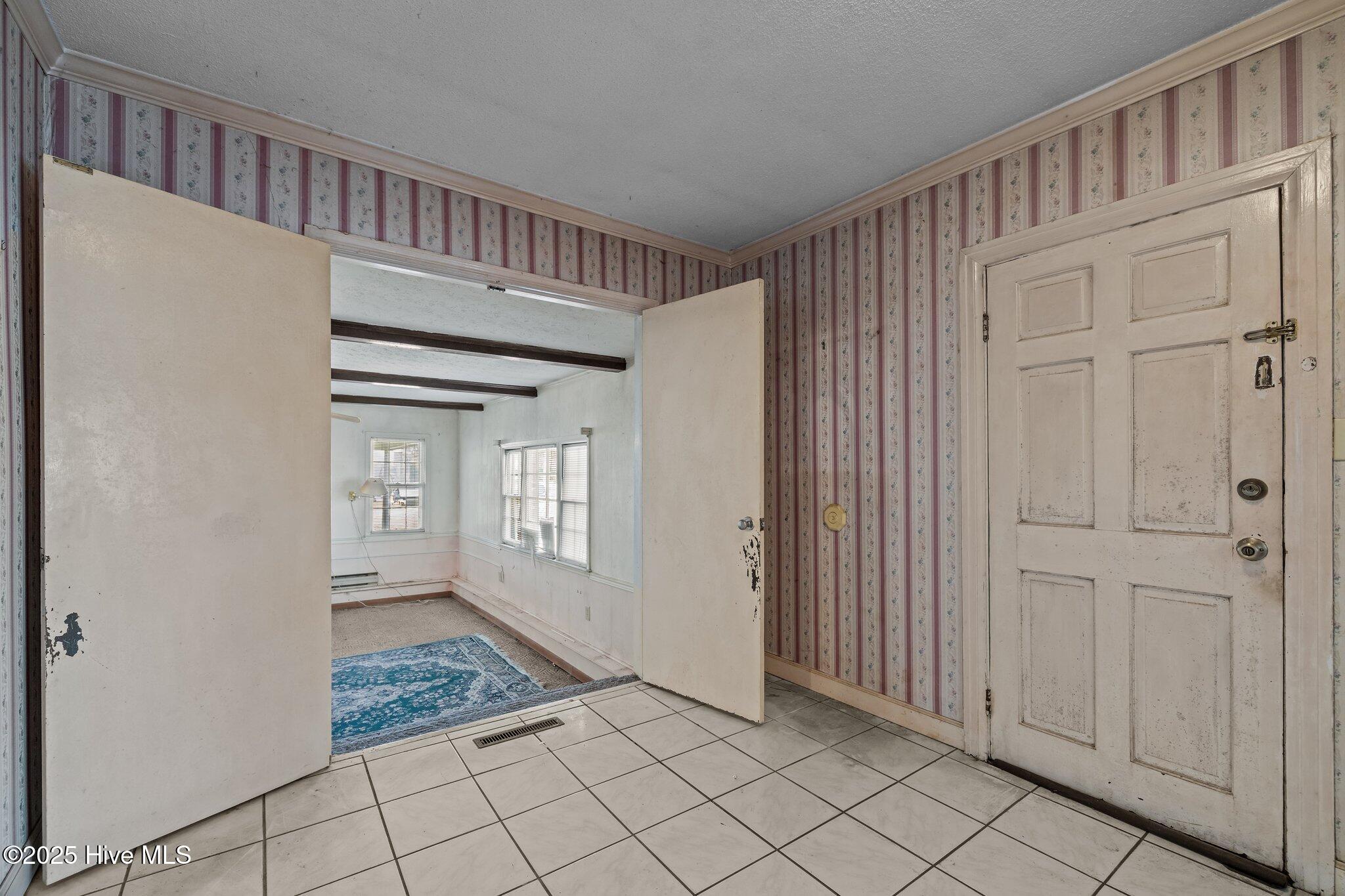 123 Sherwood Boulevard