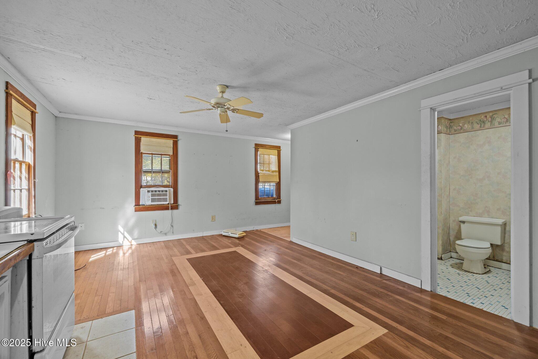 123 Sherwood Boulevard