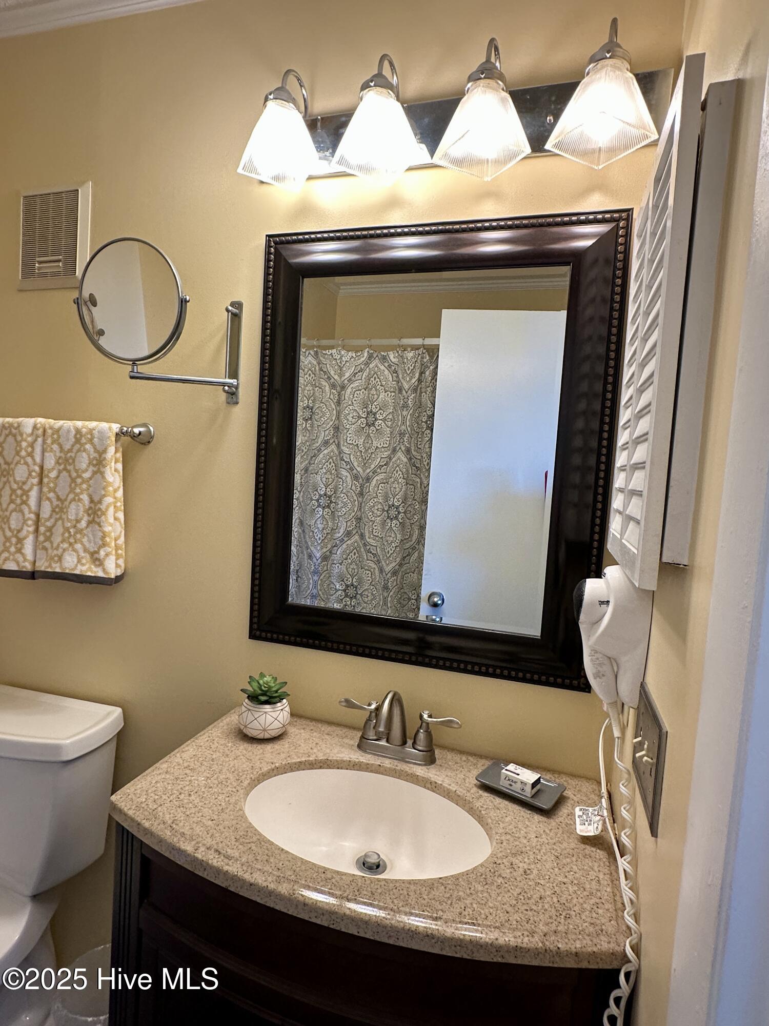 2509 W Fort Macon Road, 302-B