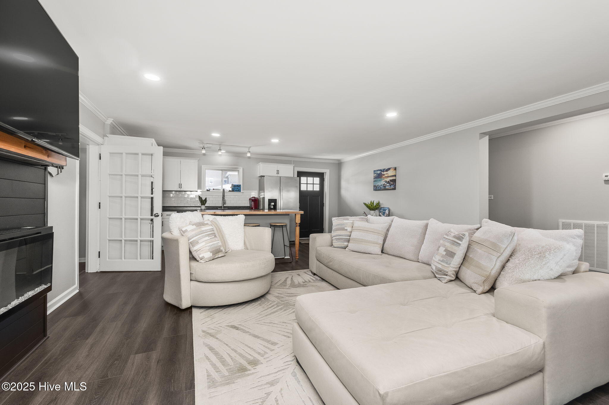 145 Bayview Boulevard