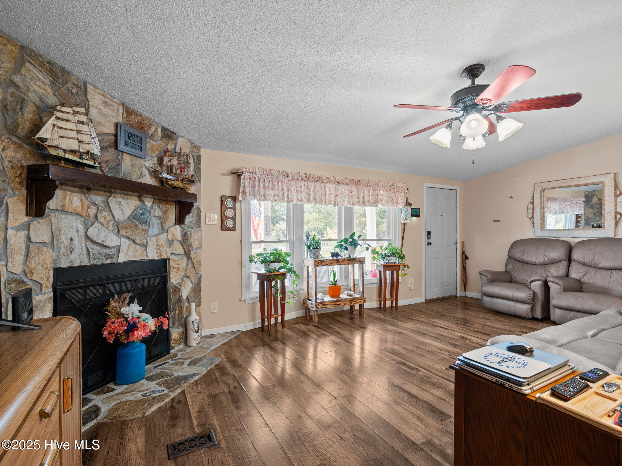 339 E Southwinds Drive