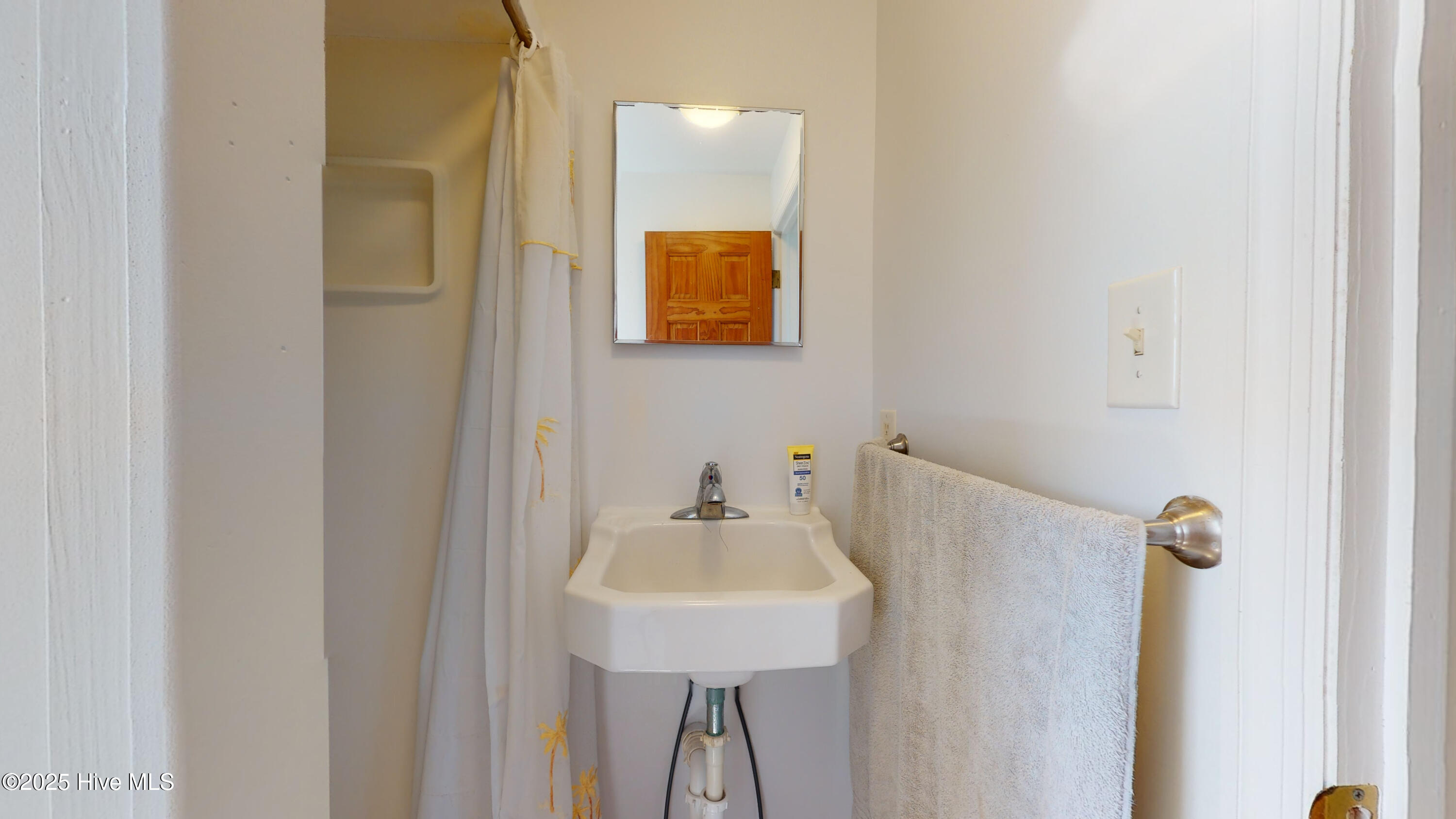 404 E Terminal Boulevard