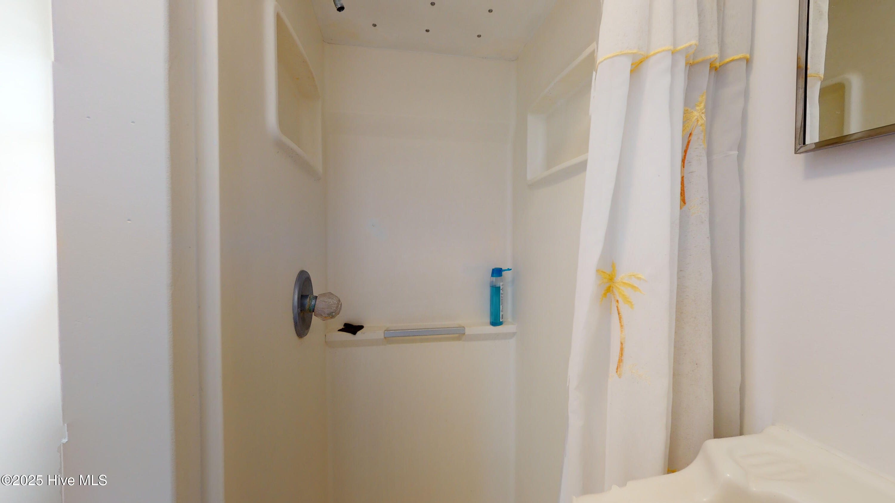 404 E Terminal Boulevard