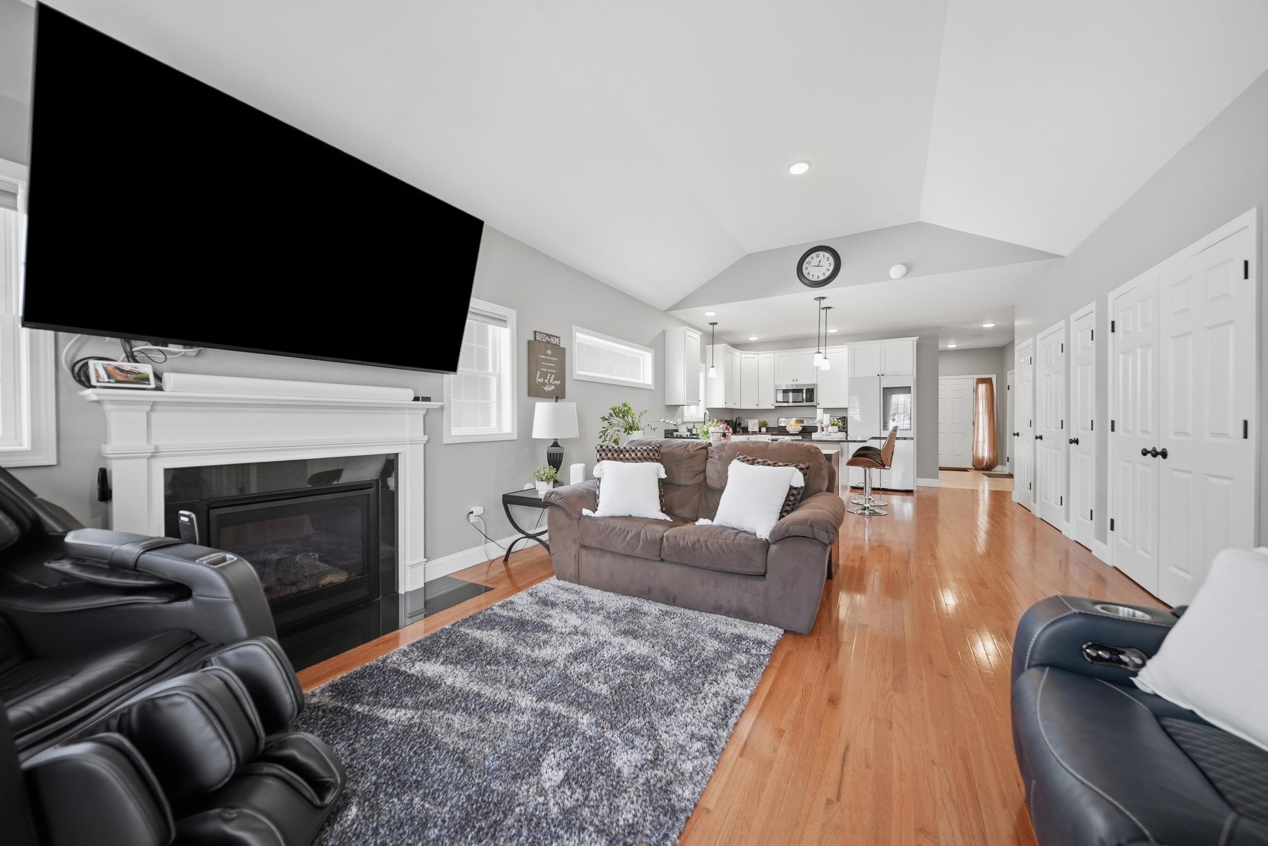 6 Dunstable Circle