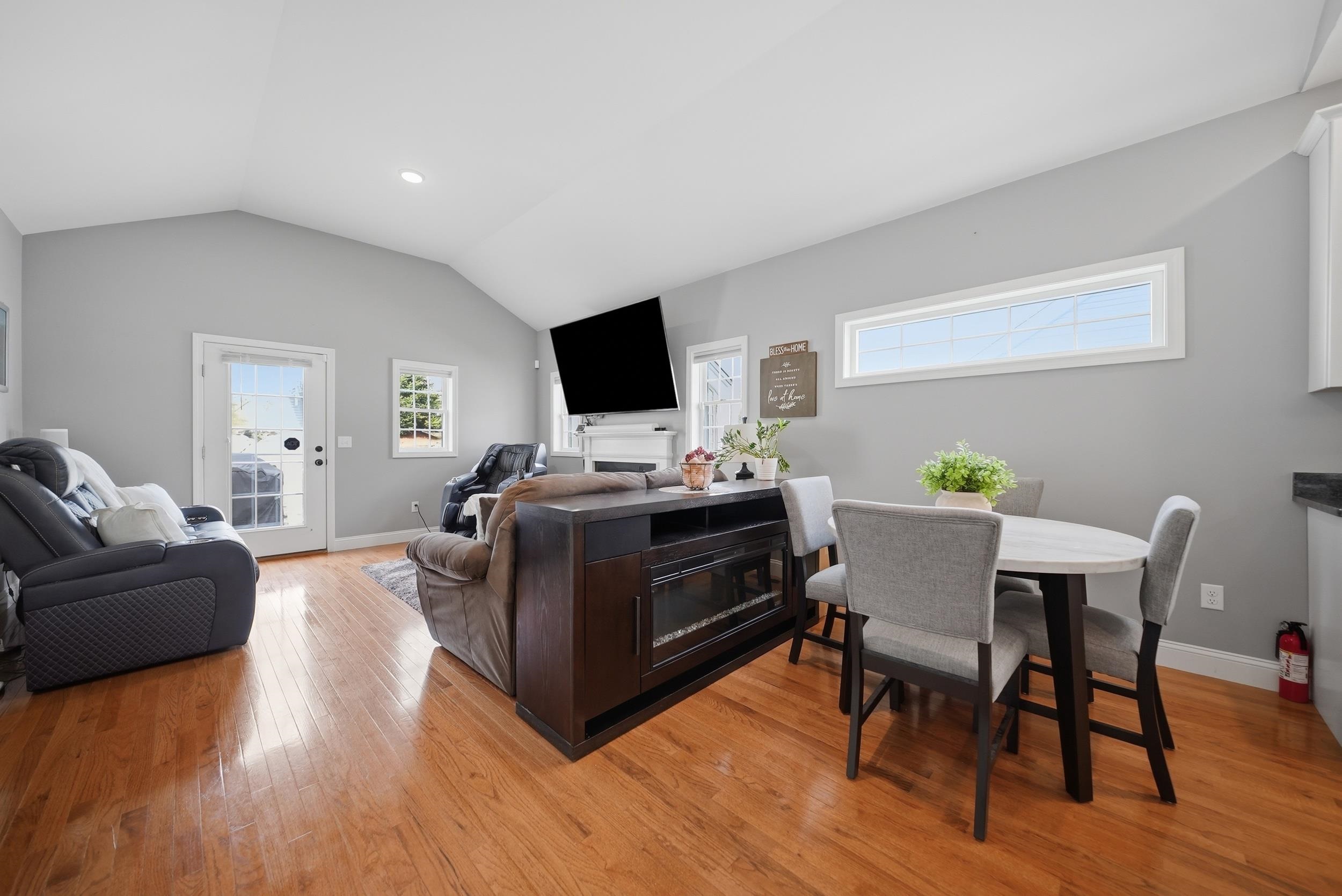 6 Dunstable Circle