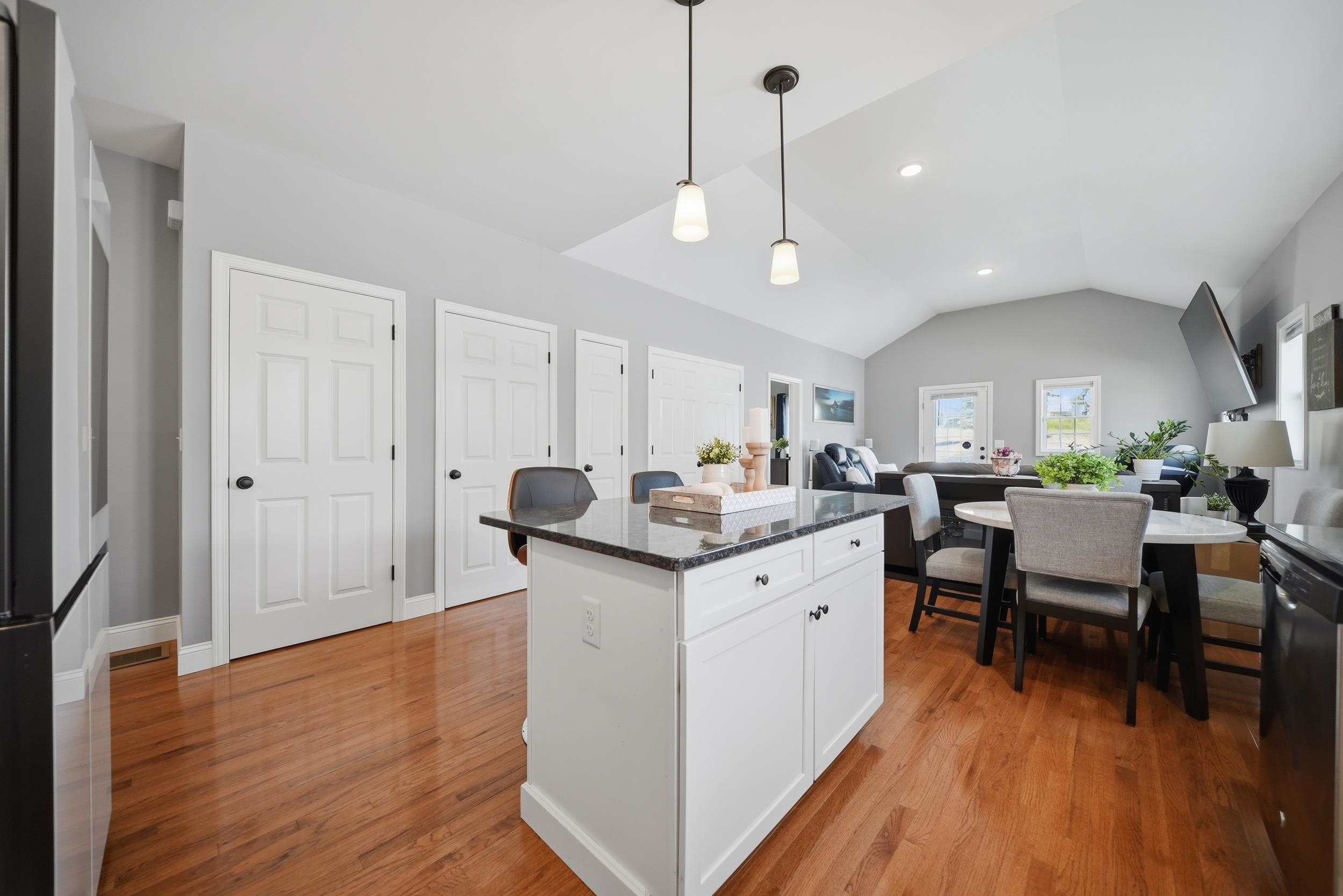 6 Dunstable Circle