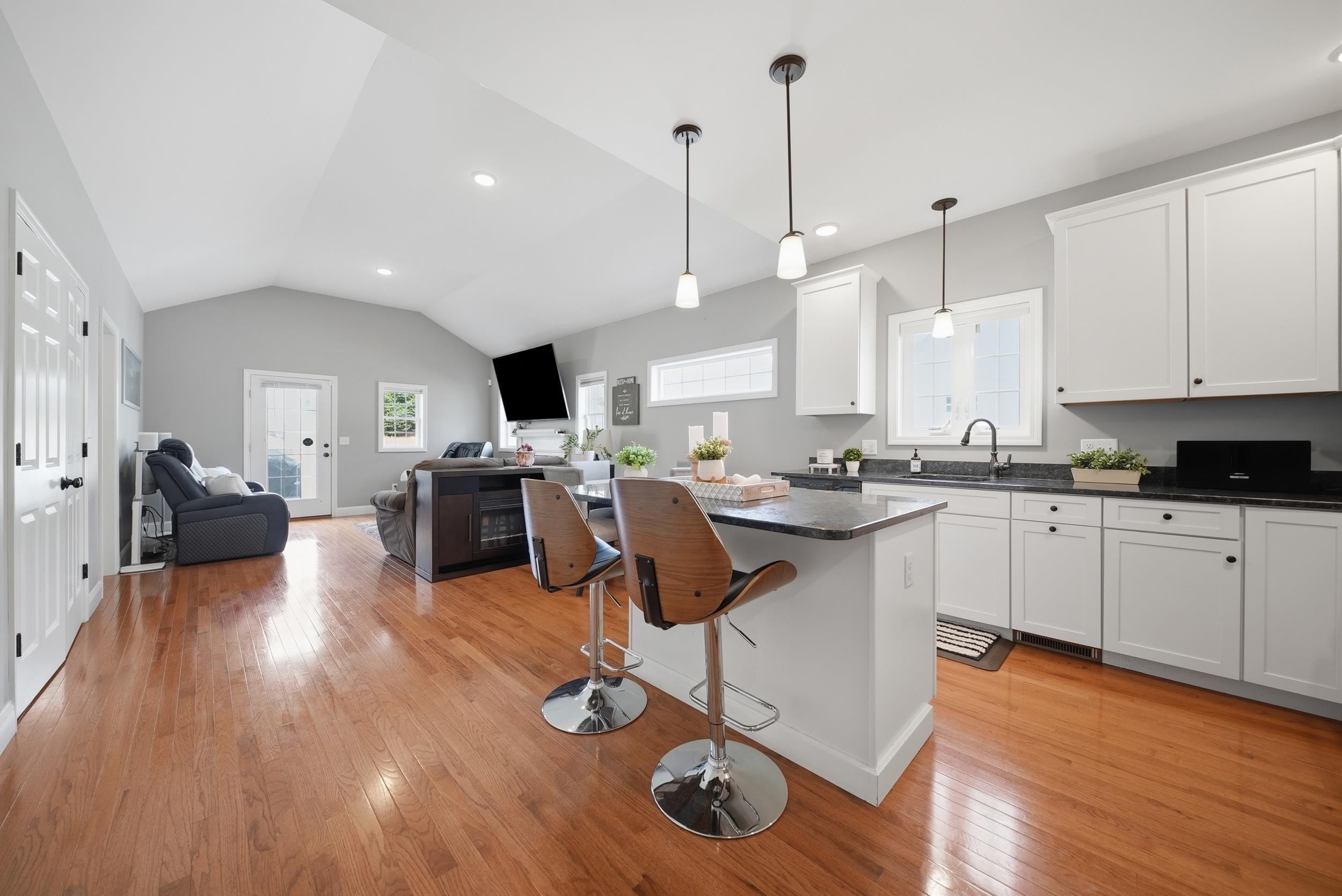 6 Dunstable Circle