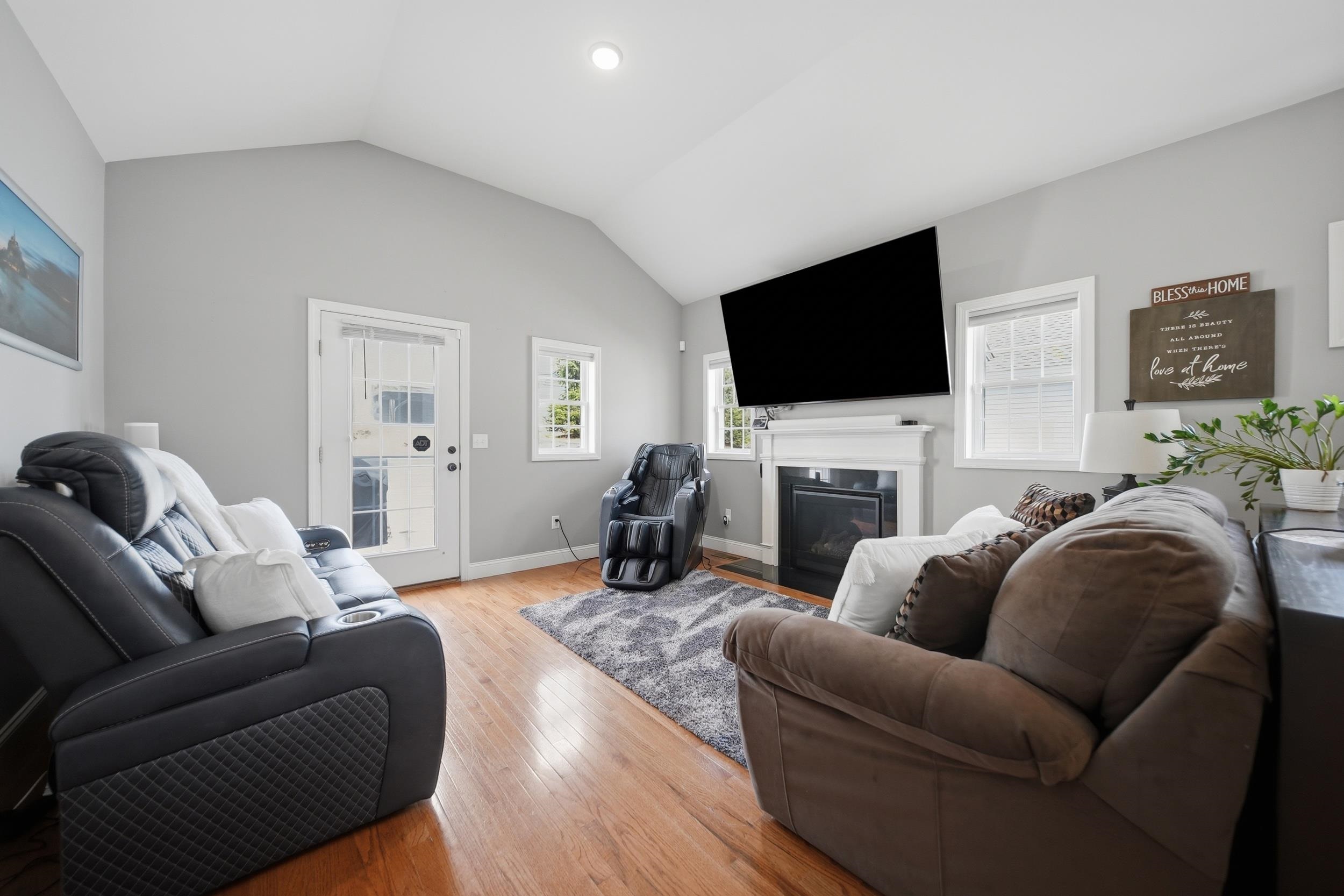6 Dunstable Circle