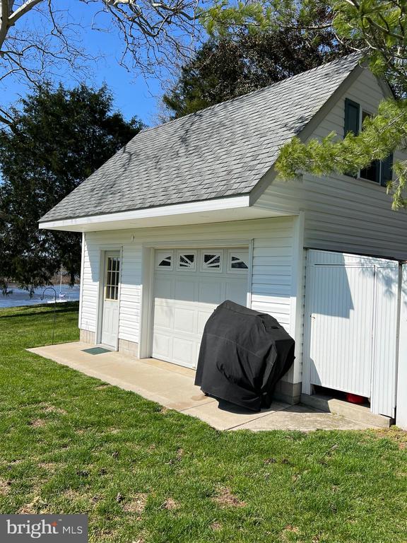 8072 MARTIN LANE