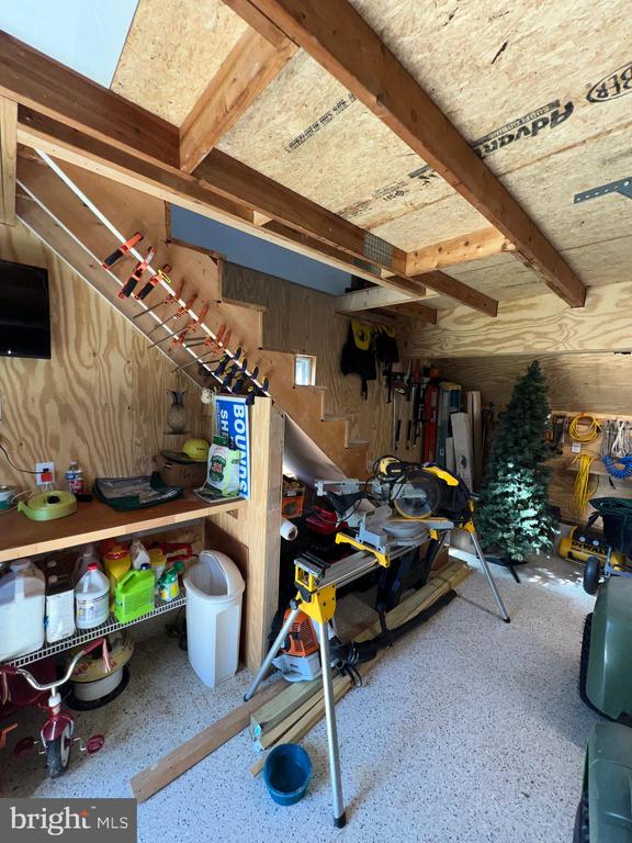8072 MARTIN LANE