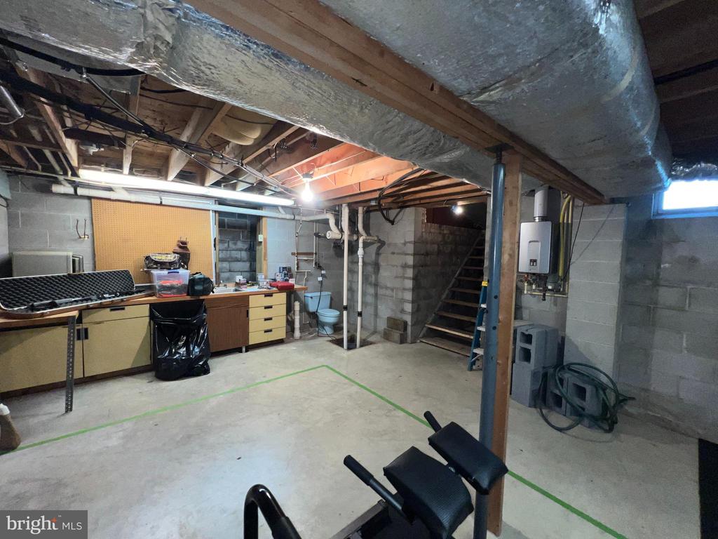 8072 MARTIN LANE