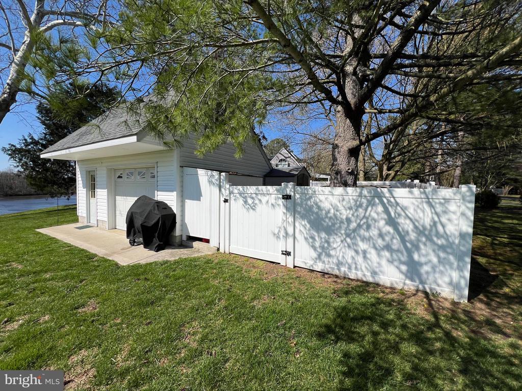 8072 MARTIN LANE