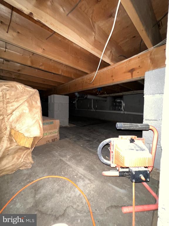 8072 MARTIN LANE