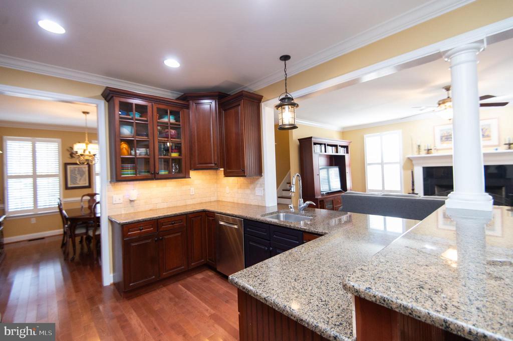 5585 HARMONY WOODS DRIVE