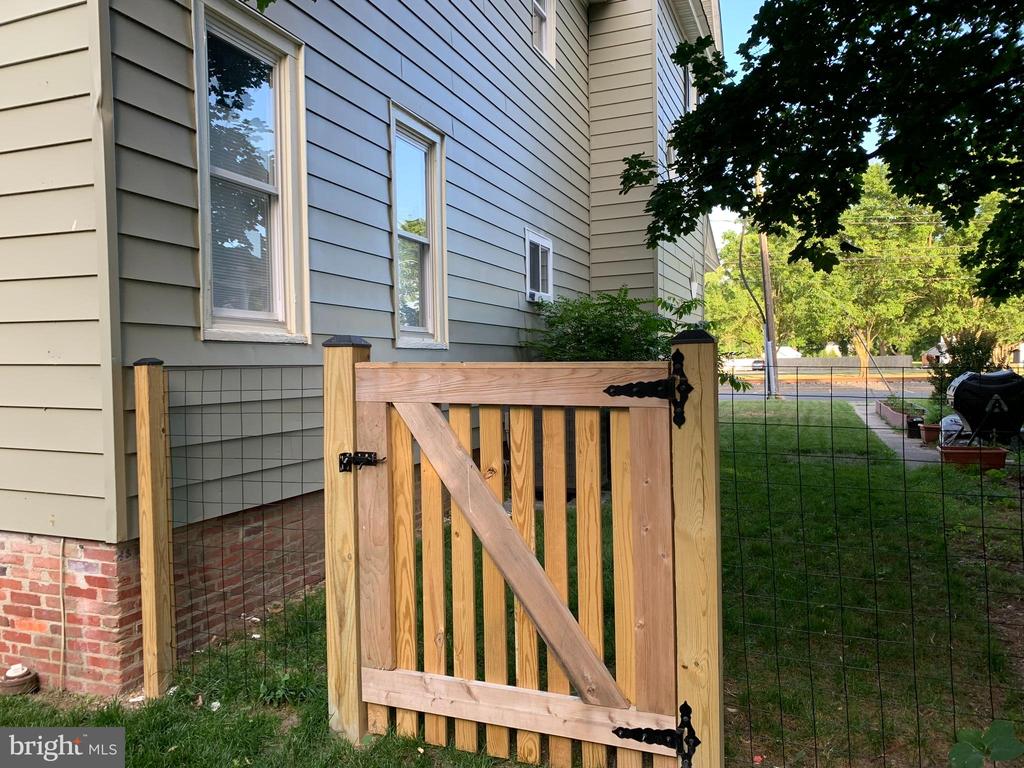 107 POPLAR STREET