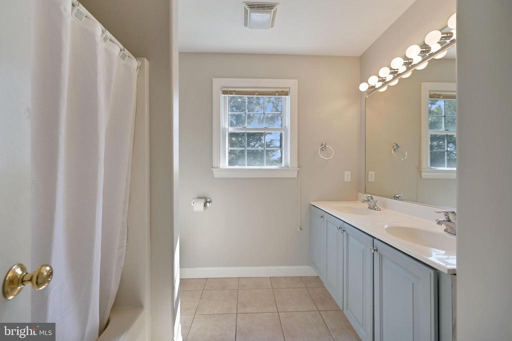 5716 GOOSE FEATHER LANE