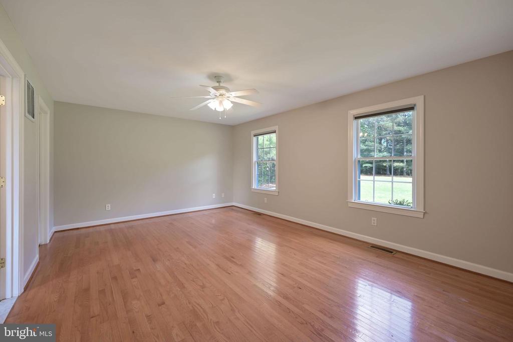 5716 GOOSE FEATHER LANE