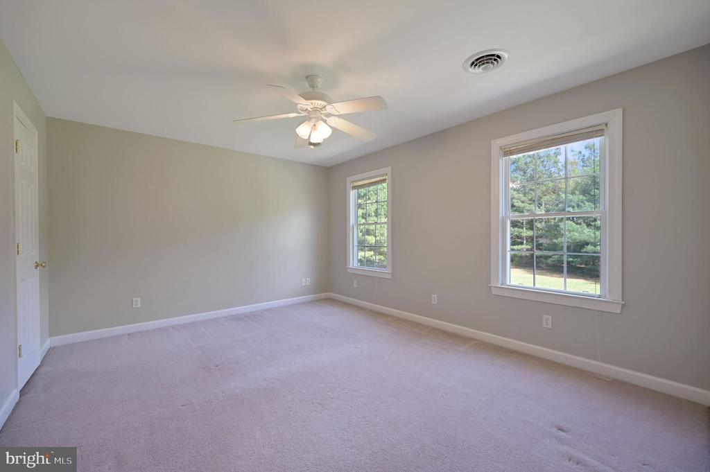 5716 GOOSE FEATHER LANE
