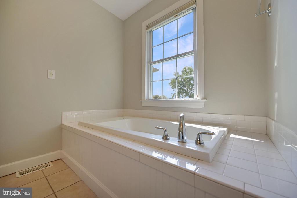 5716 GOOSE FEATHER LANE