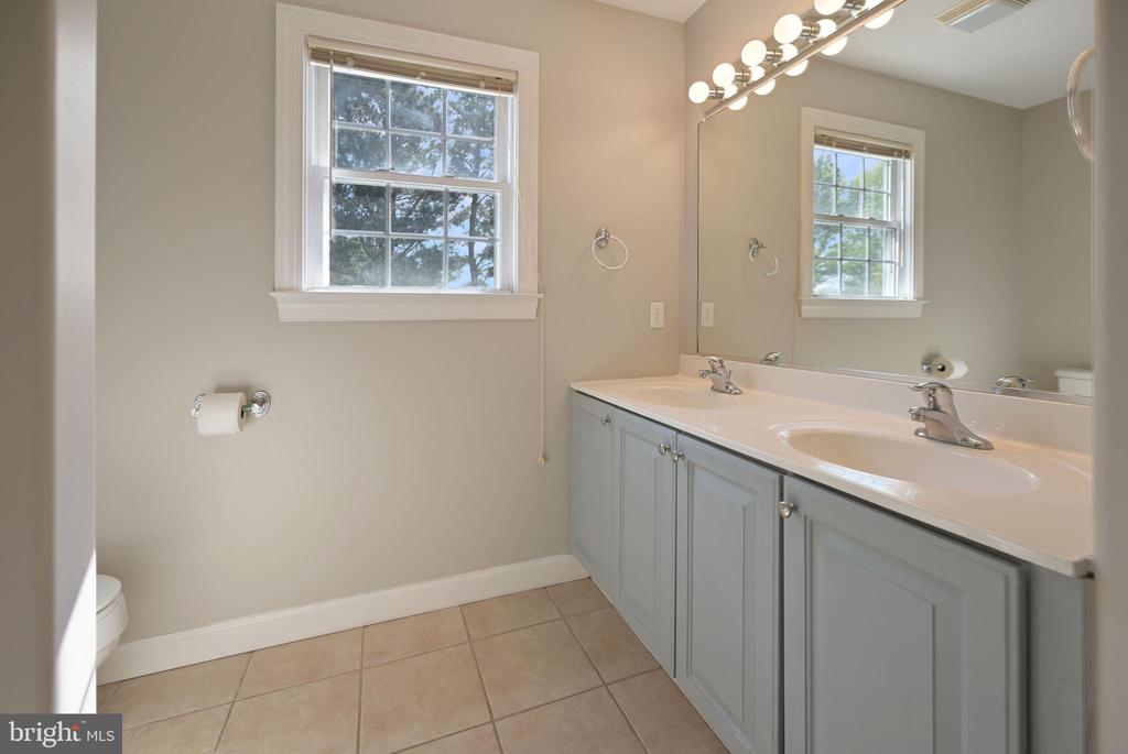 5716 GOOSE FEATHER LANE