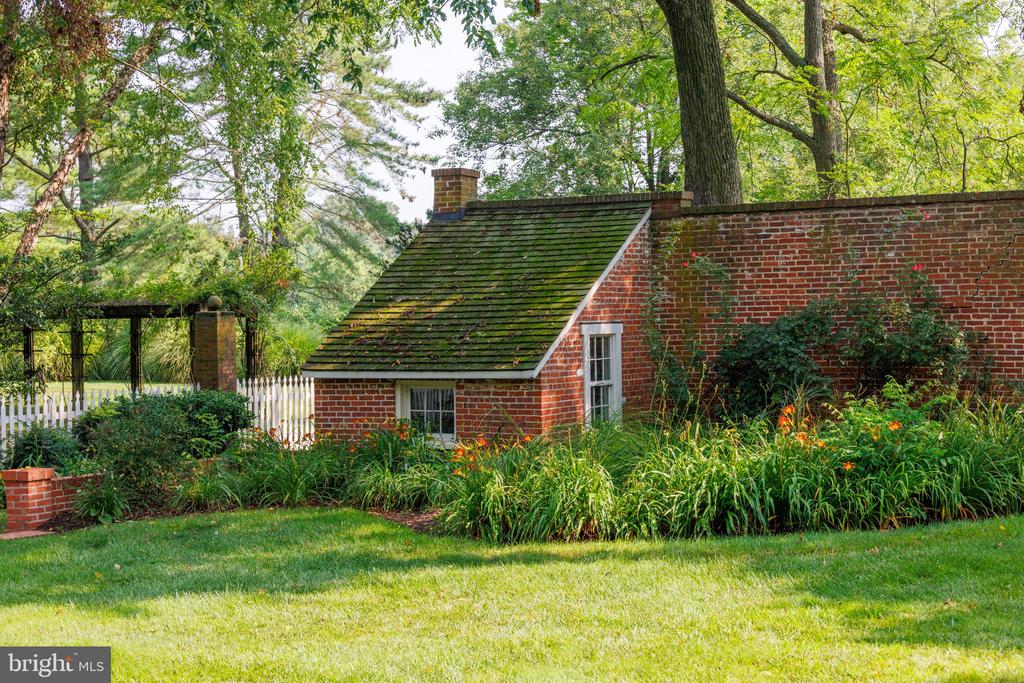 27295 SOUTHSIDE ISLAND CREEK ROAD