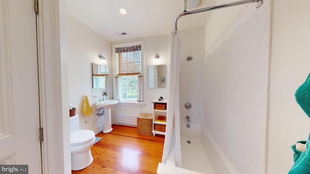 27295 SOUTHSIDE ISLAND CREEK ROAD