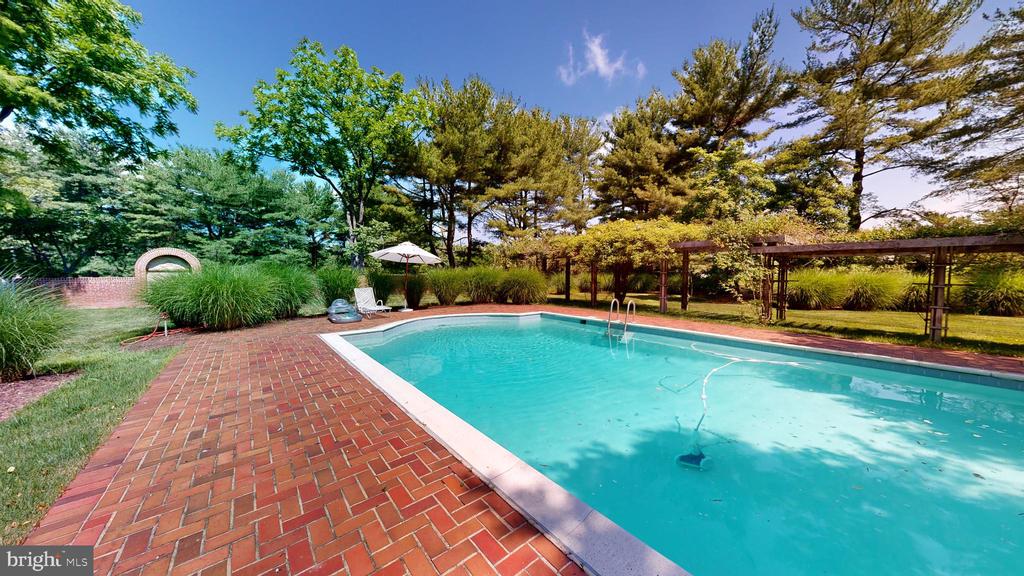 27295 SOUTHSIDE ISLAND CREEK ROAD